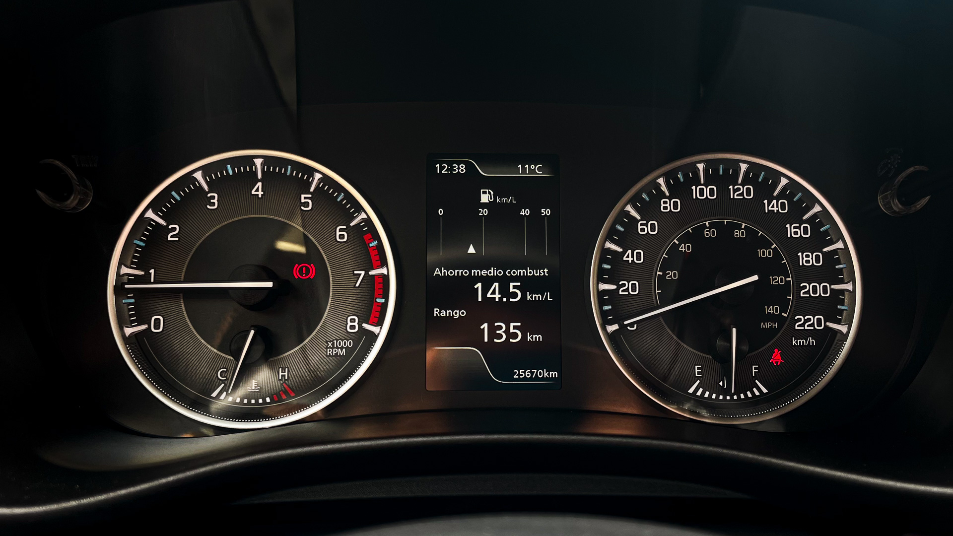 Suzuki Fronx — foto 8 de 24