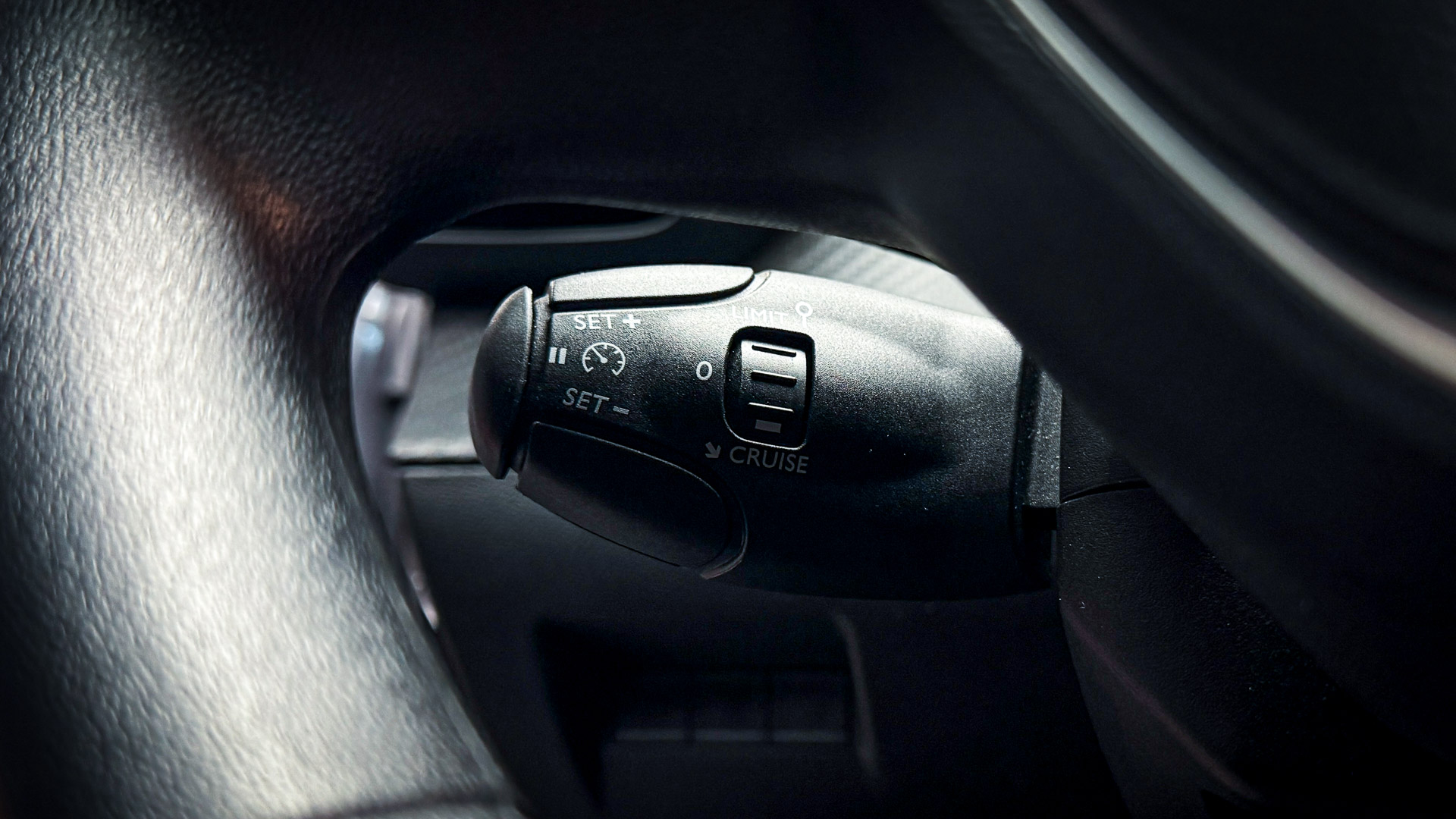 Peugeot 208 — foto 11 de 26