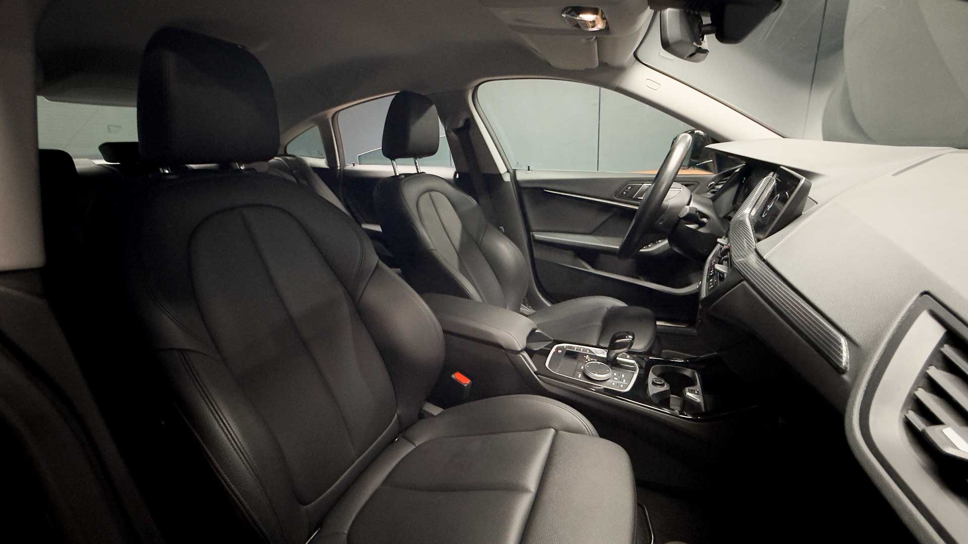 BMW 218I — foto 22 de 26