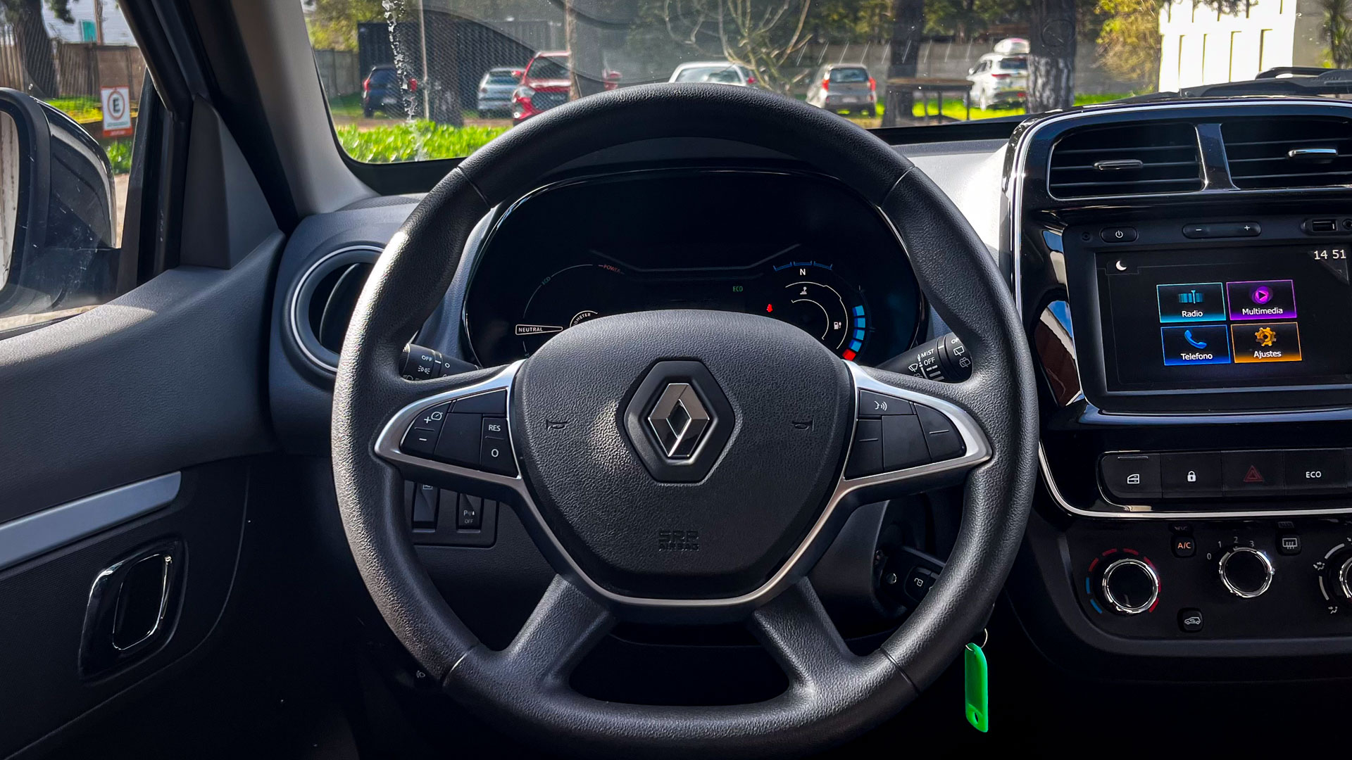 Renault Kwid — foto 12 de 23