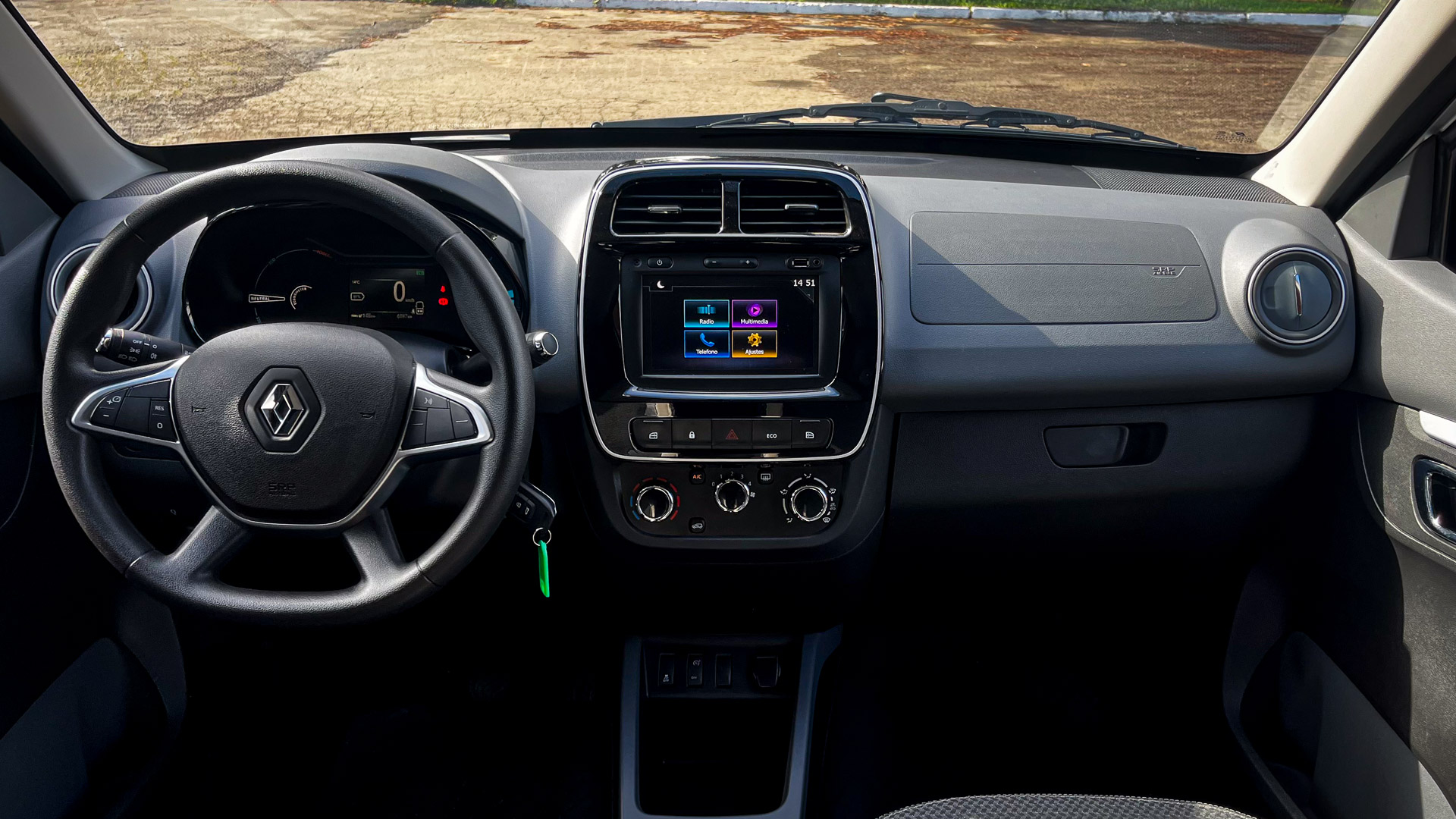 Renault Kwid — foto 14 de 23