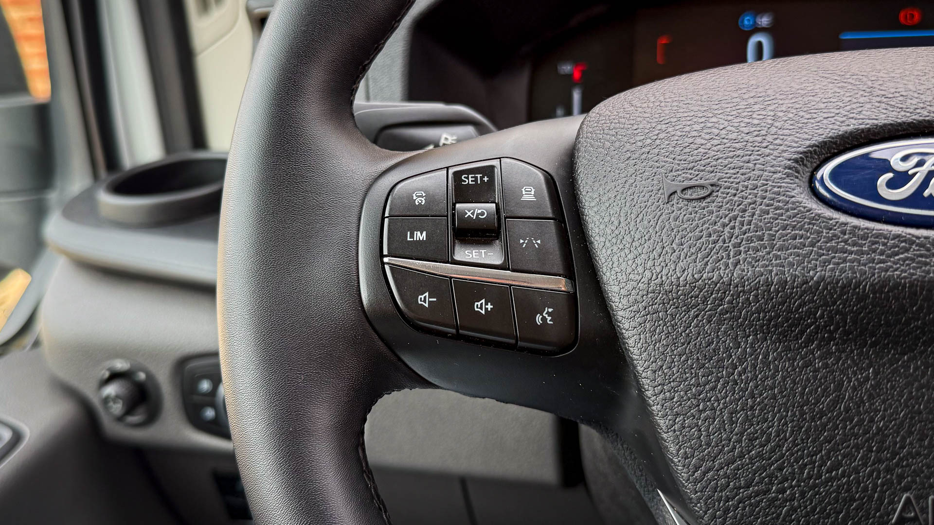Ford Transit — foto 13 de 30