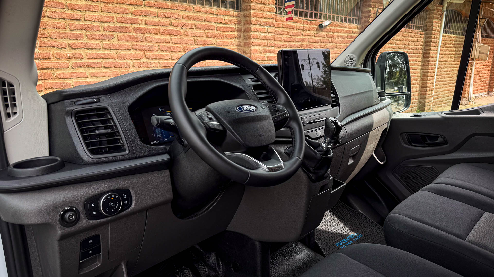 Ford Transit — foto 15 de 30