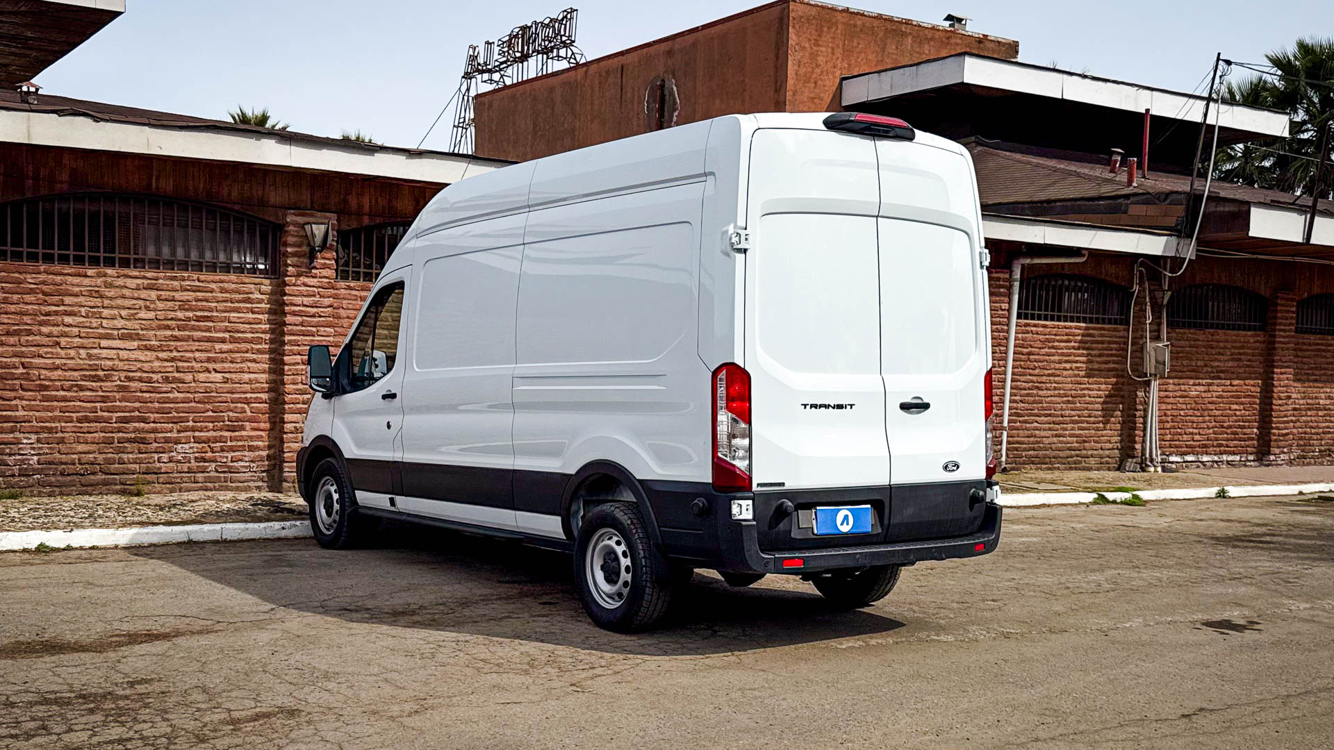 Ford Transit — foto 2 de 30