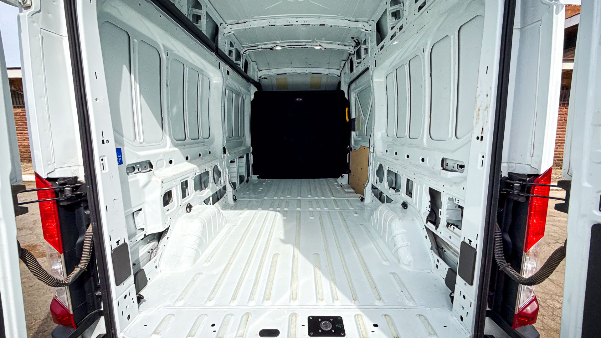 Ford Transit — foto 8 de 30