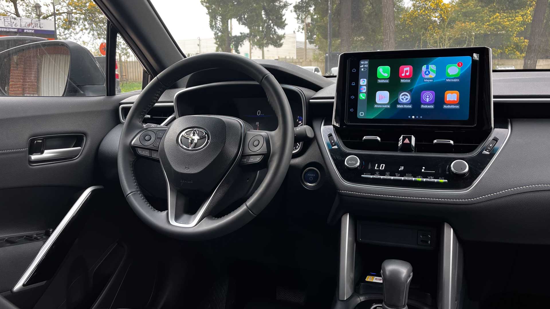 Toyota Corolla Cross — foto 12 de 27