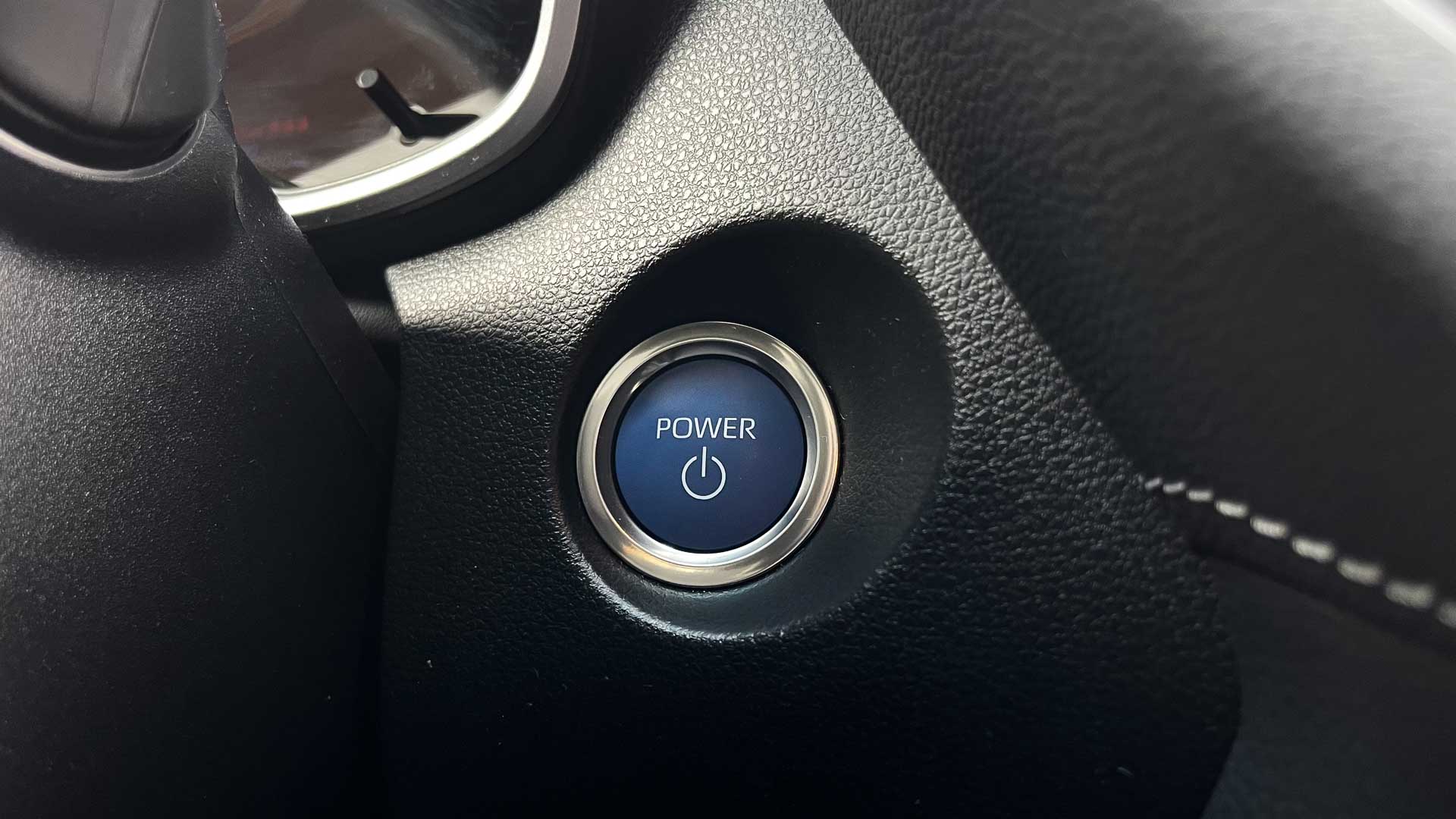Toyota Corolla Cross — foto 18 de 27