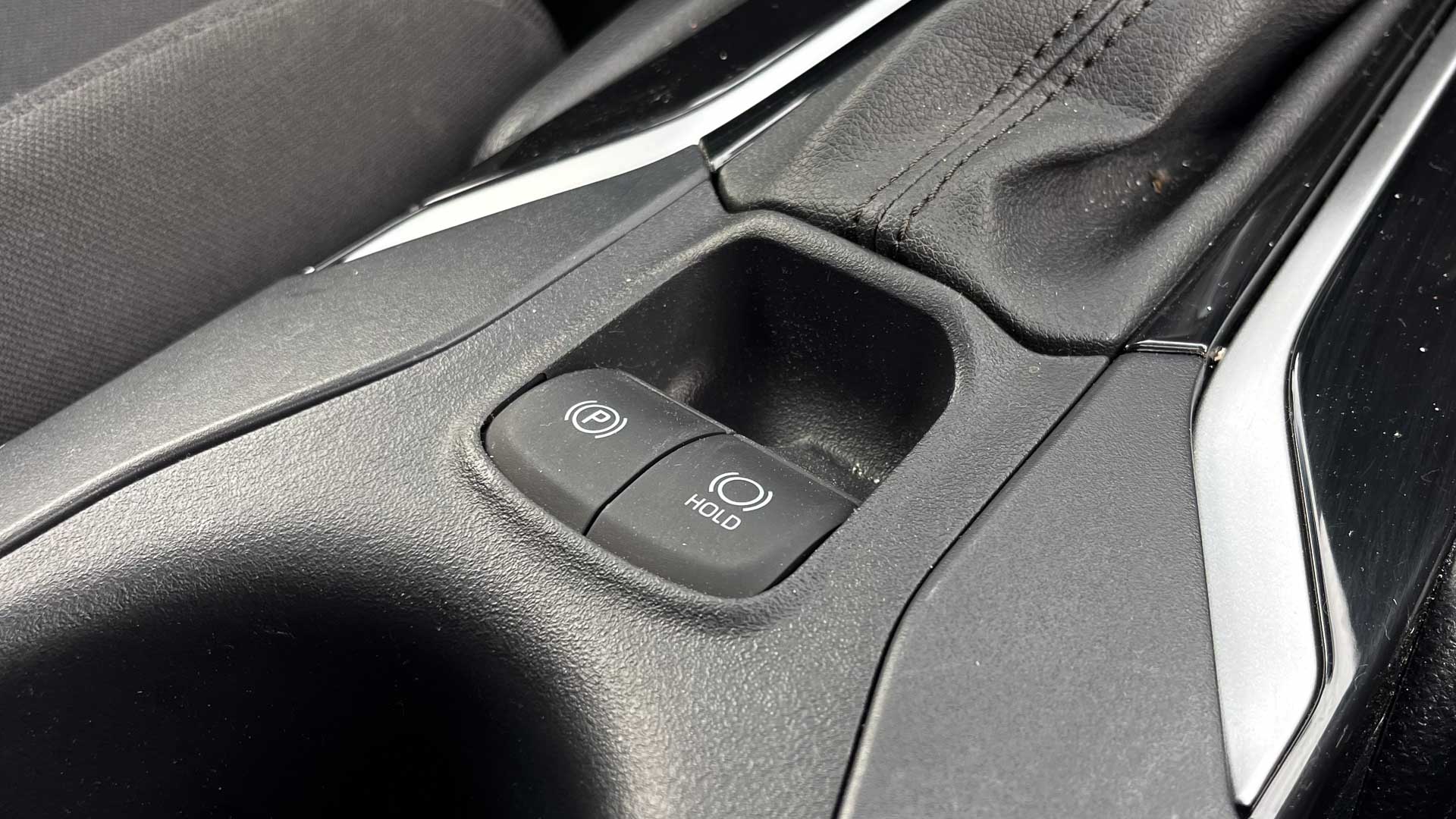 Toyota Corolla Cross — foto 23 de 27