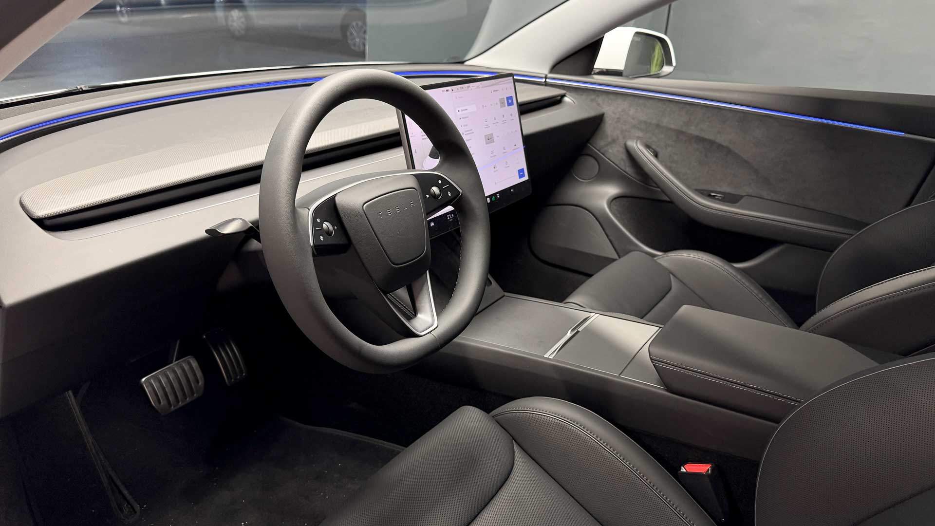 Tesla Model 3 — foto 10 de 27
