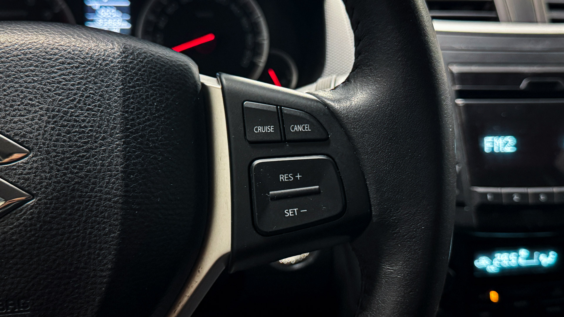Suzuki Swift — foto 10 de 26