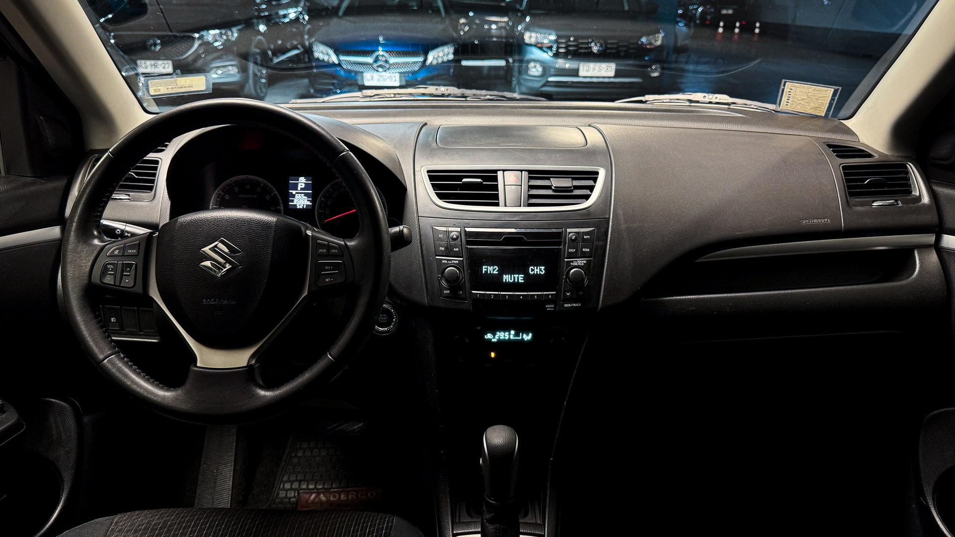 Suzuki Swift — foto 14 de 26