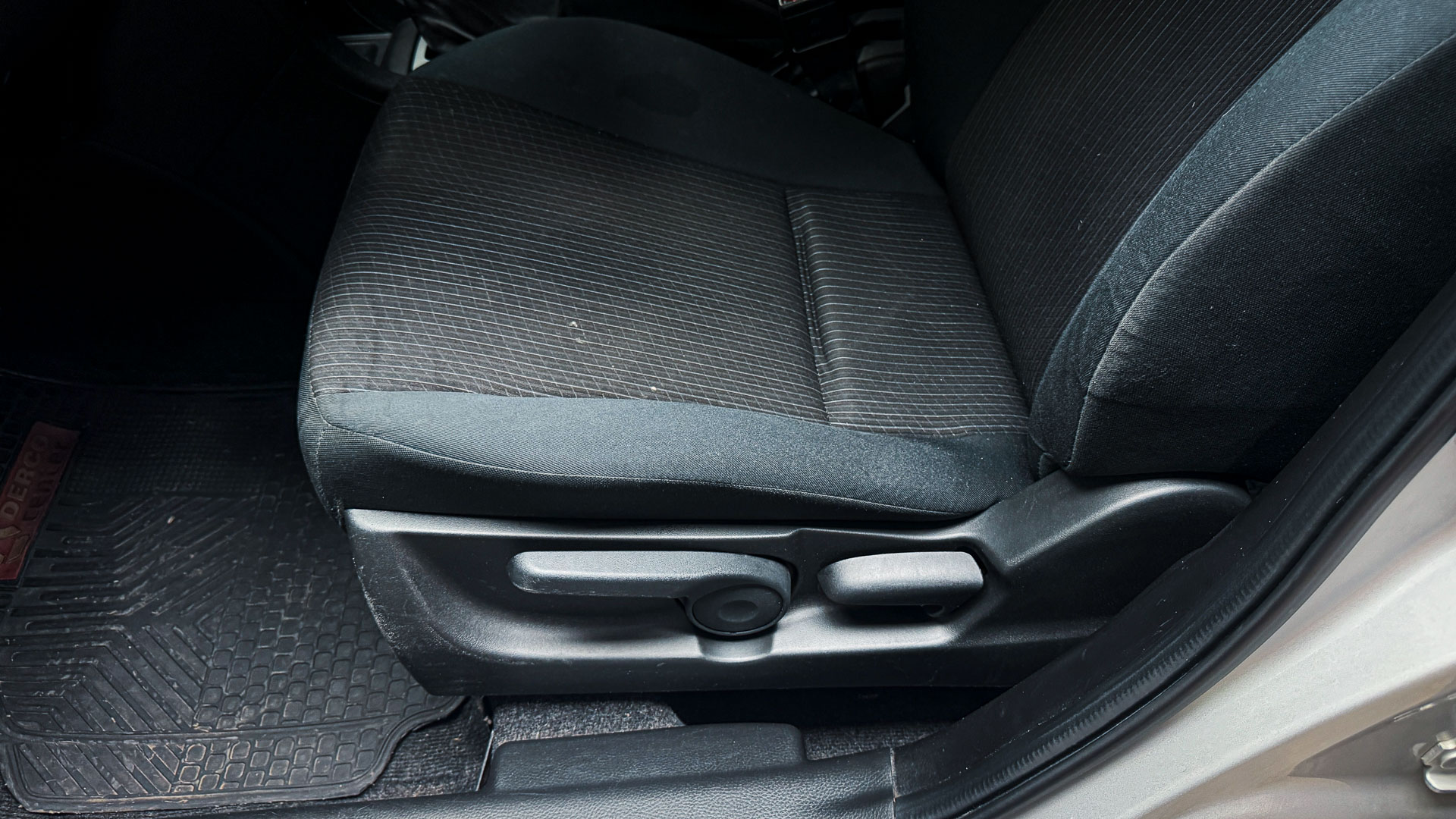 Suzuki Swift — foto 22 de 26
