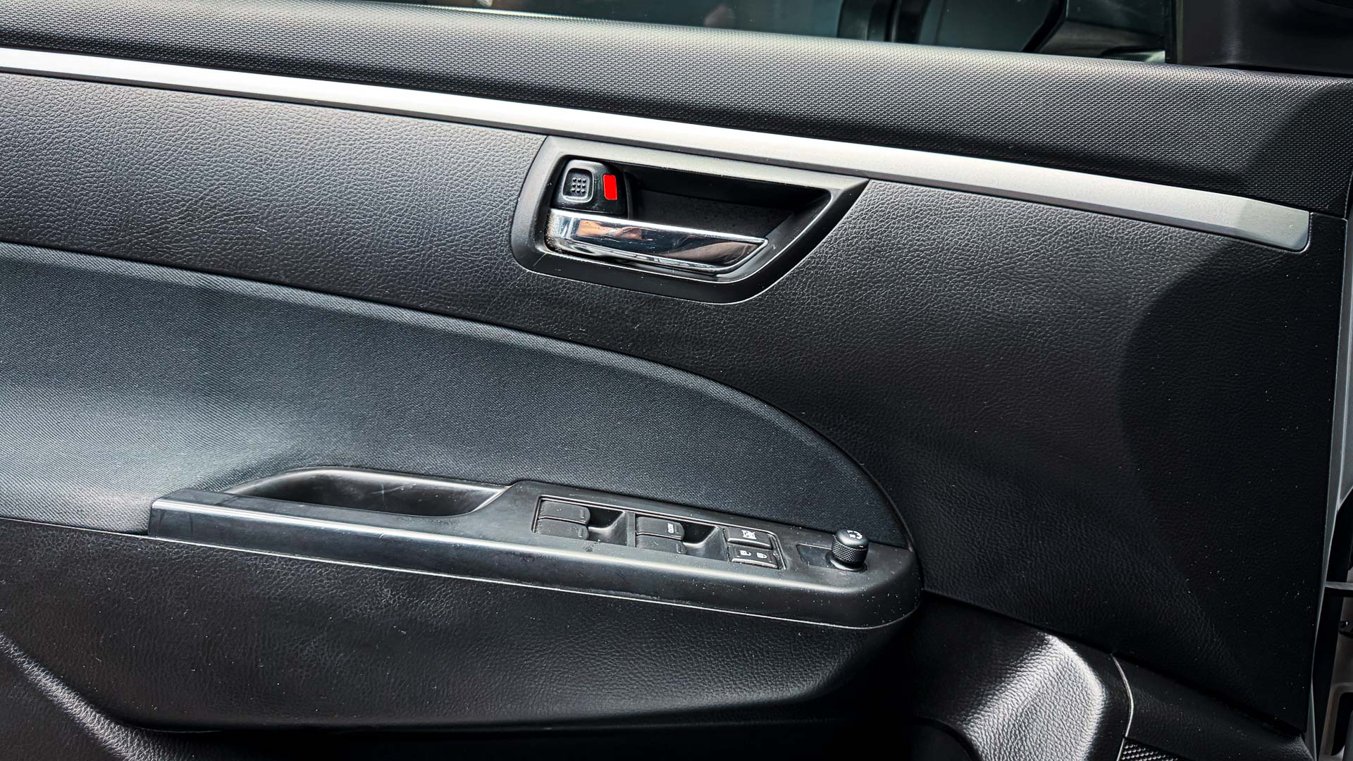 Suzuki Swift — foto 23 de 26