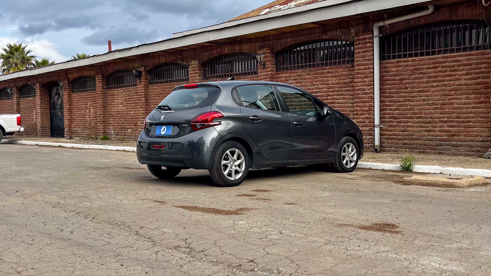 Peugeot 208 — foto 4 de 20
