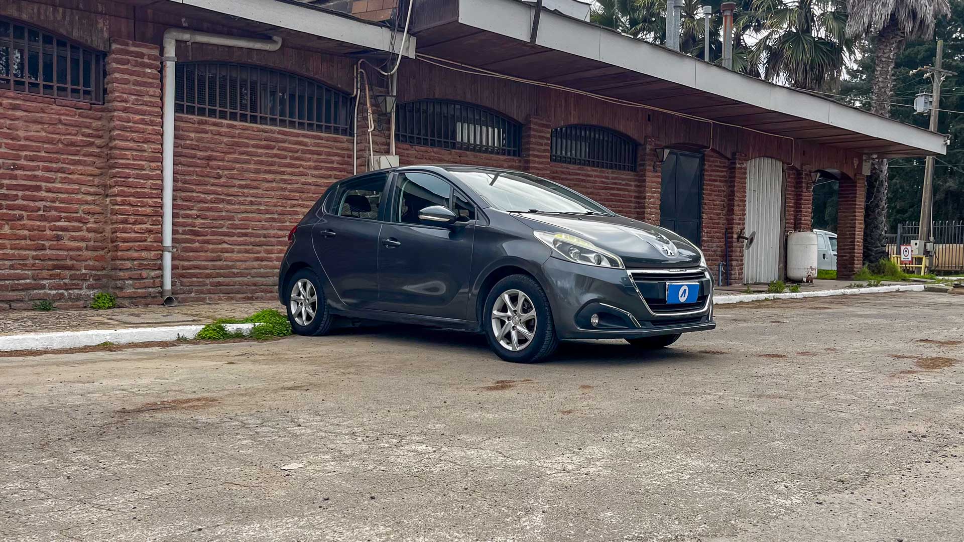 Peugeot 208 — foto 5 de 20