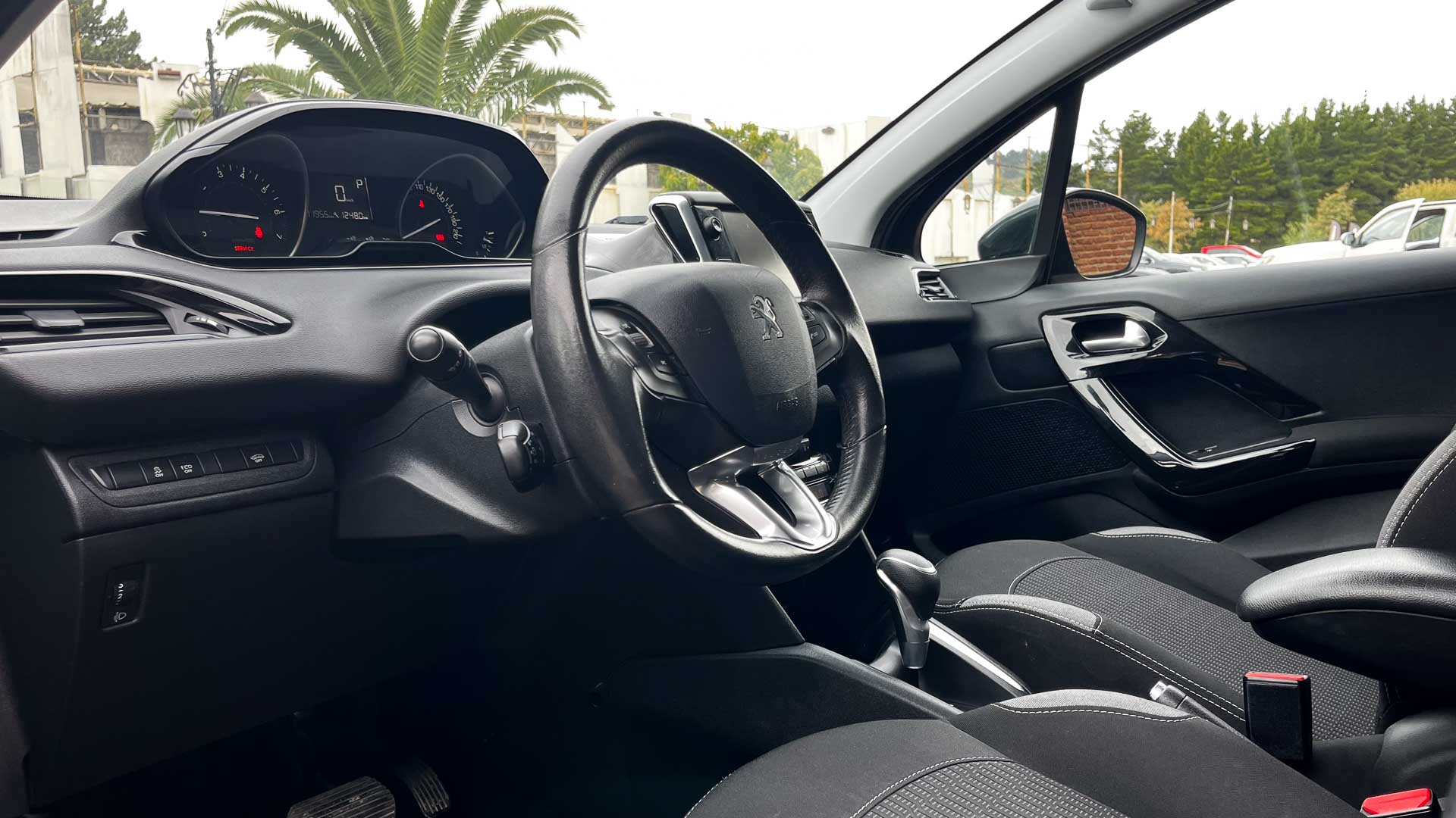 Peugeot 208 — foto 11 de 20