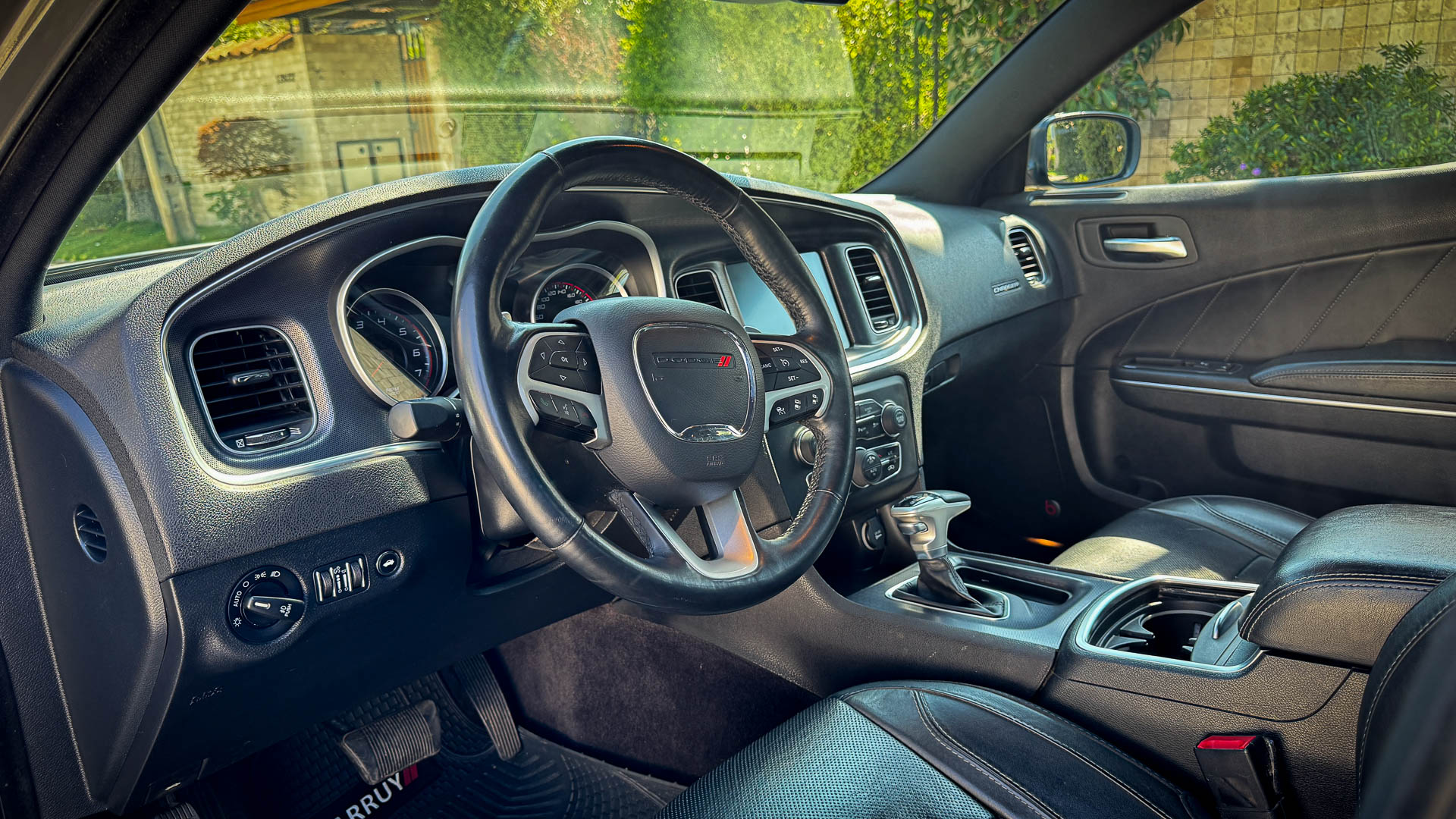 Dodge Charger — foto 11 de 31