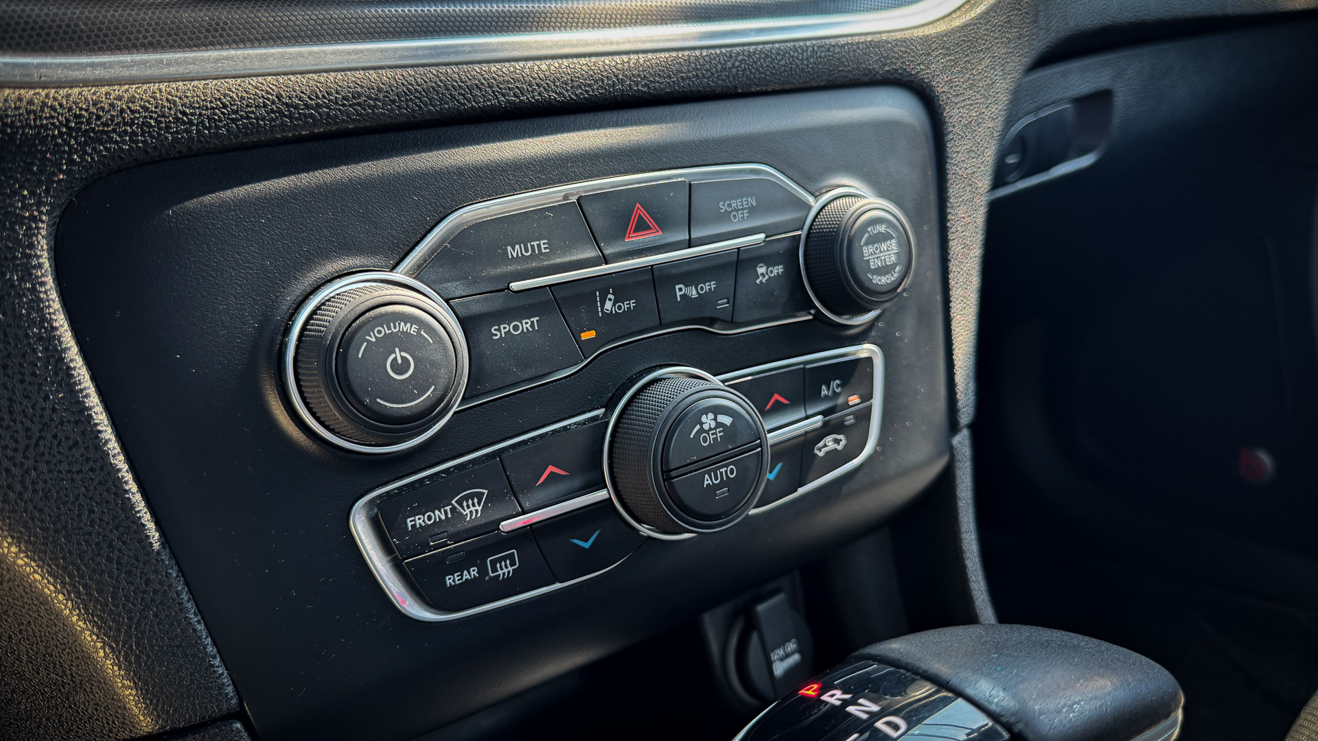 Dodge Charger — foto 19 de 31