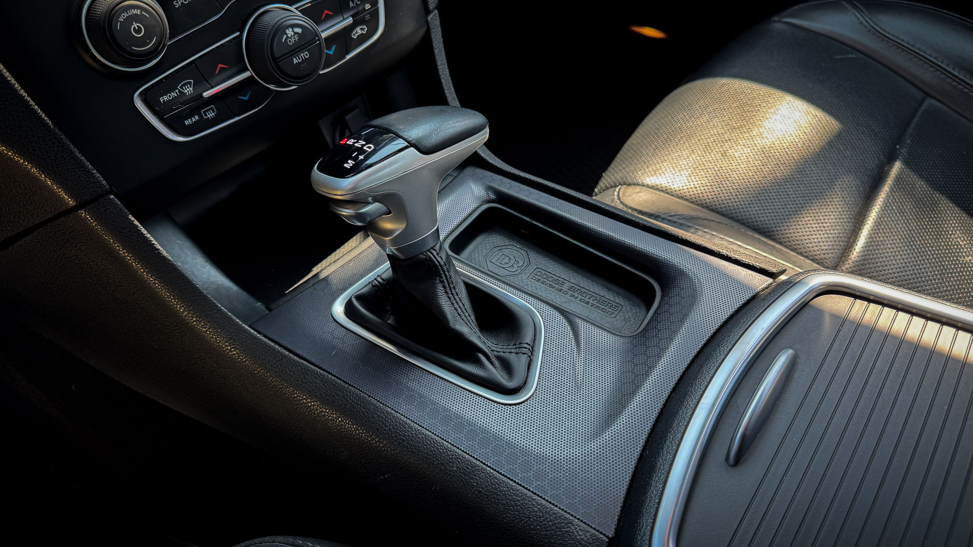 Dodge Charger — foto 20 de 31