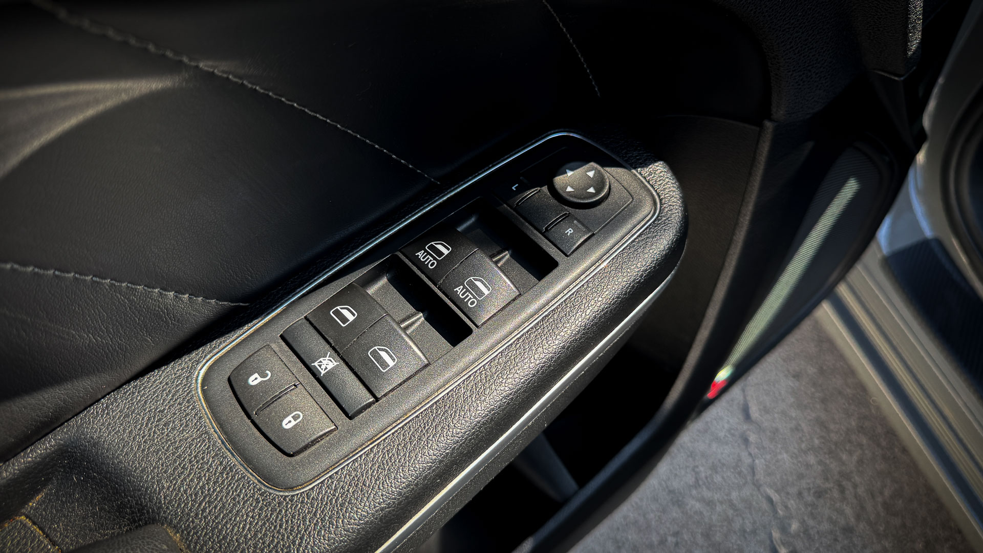 Dodge Charger — foto 25 de 31