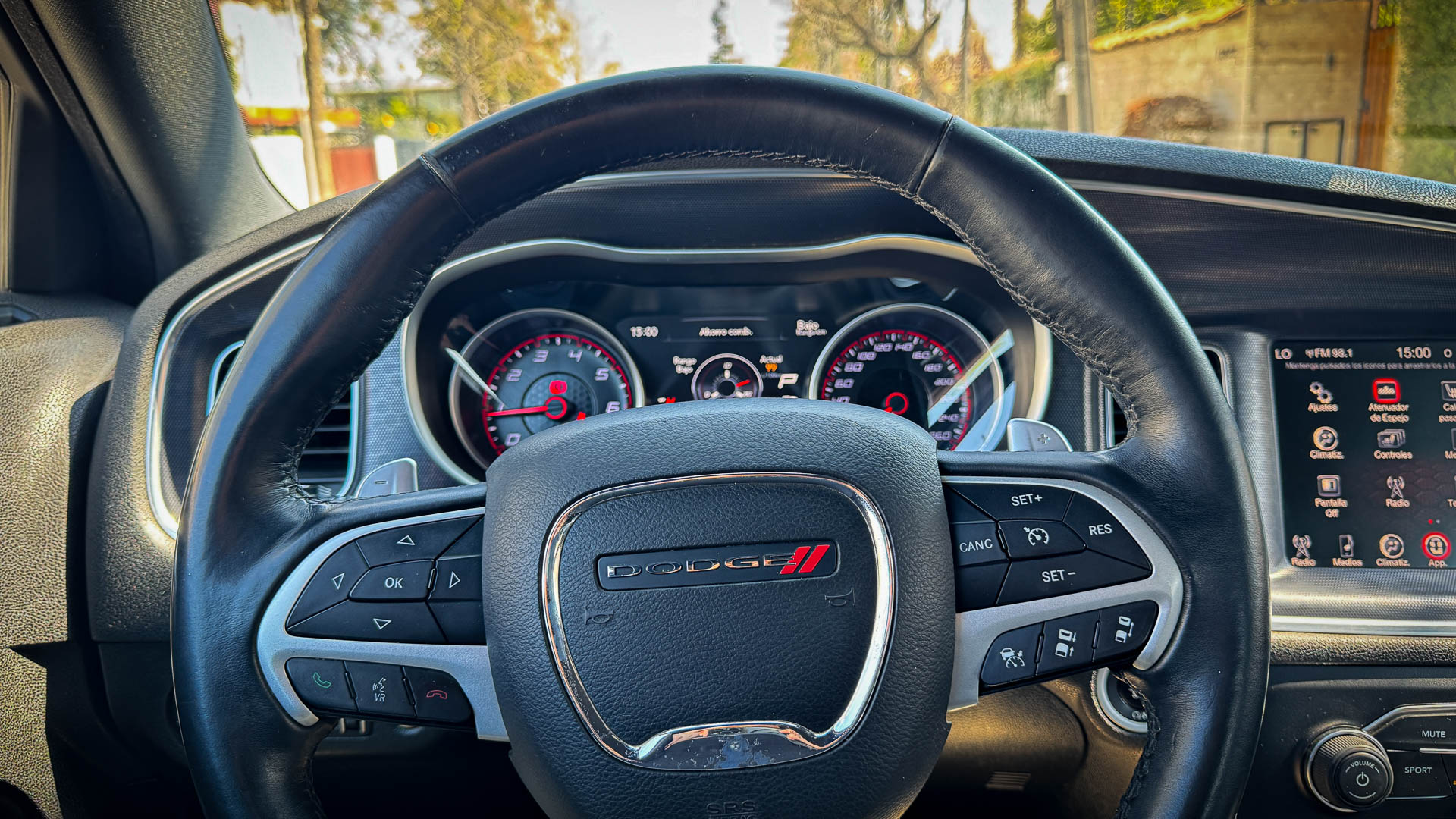 Dodge Charger — foto 7 de 31