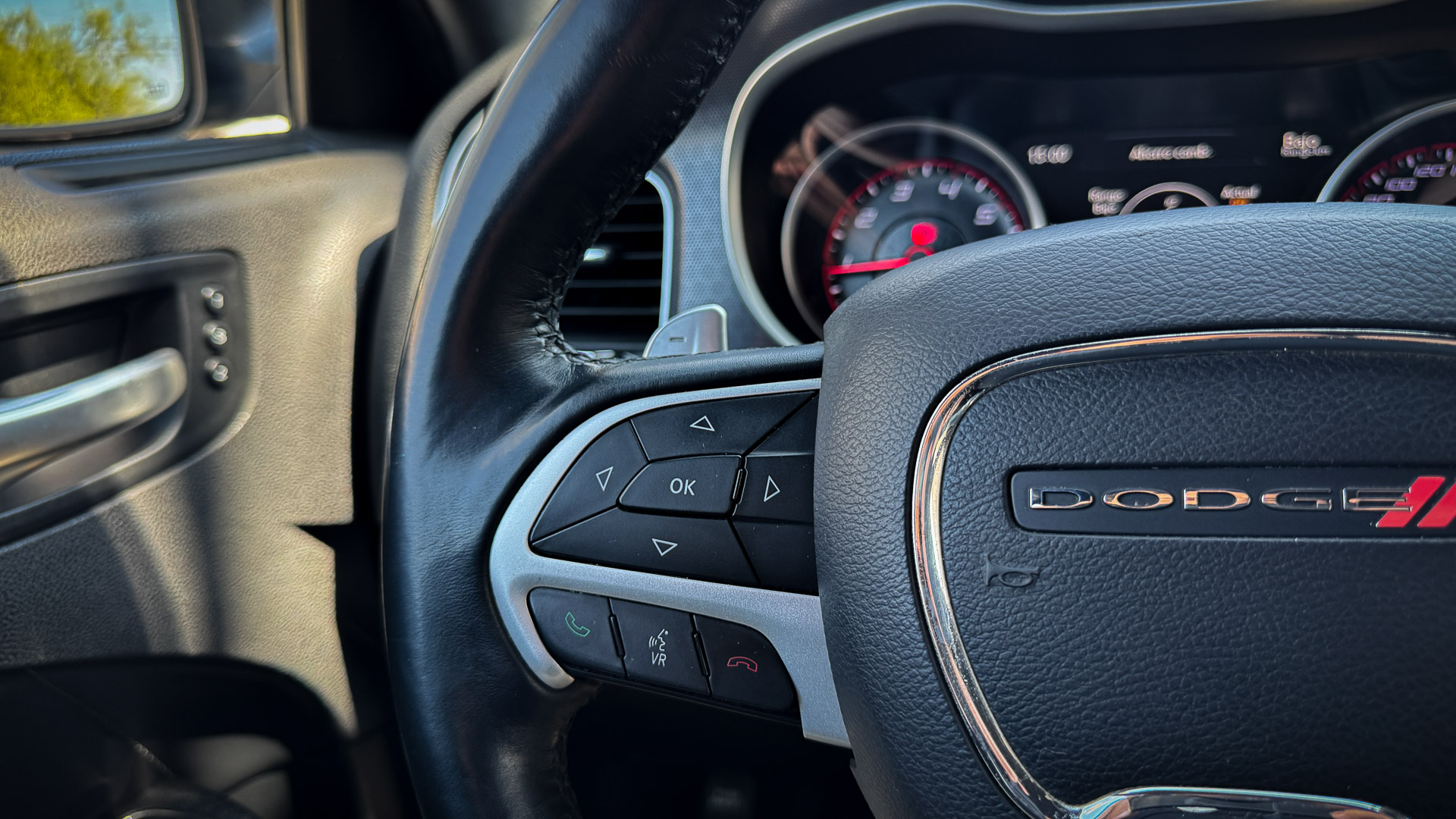 Dodge Charger — foto 8 de 31