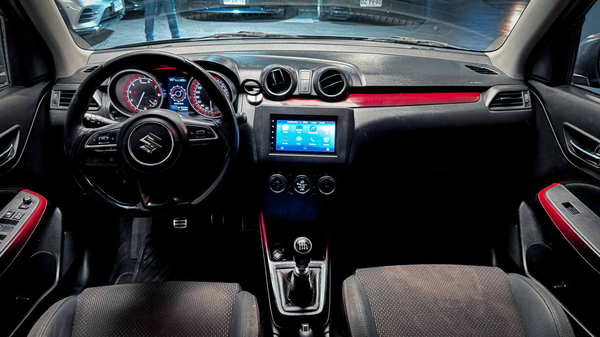 Suzuki Swift — foto 15 de 28