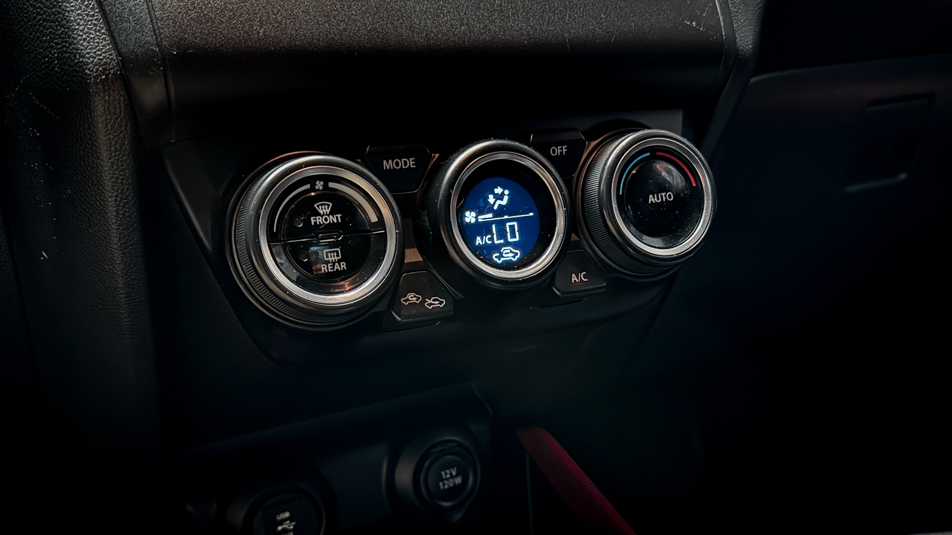 Suzuki Swift — foto 18 de 28