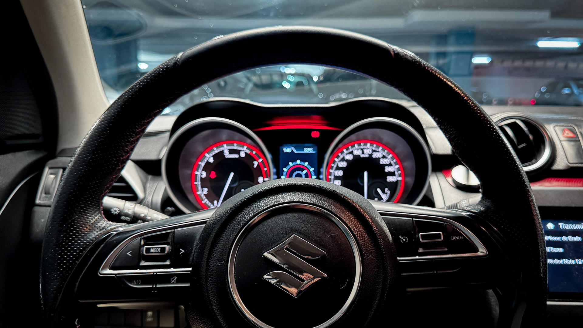 Suzuki Swift — foto 7 de 28