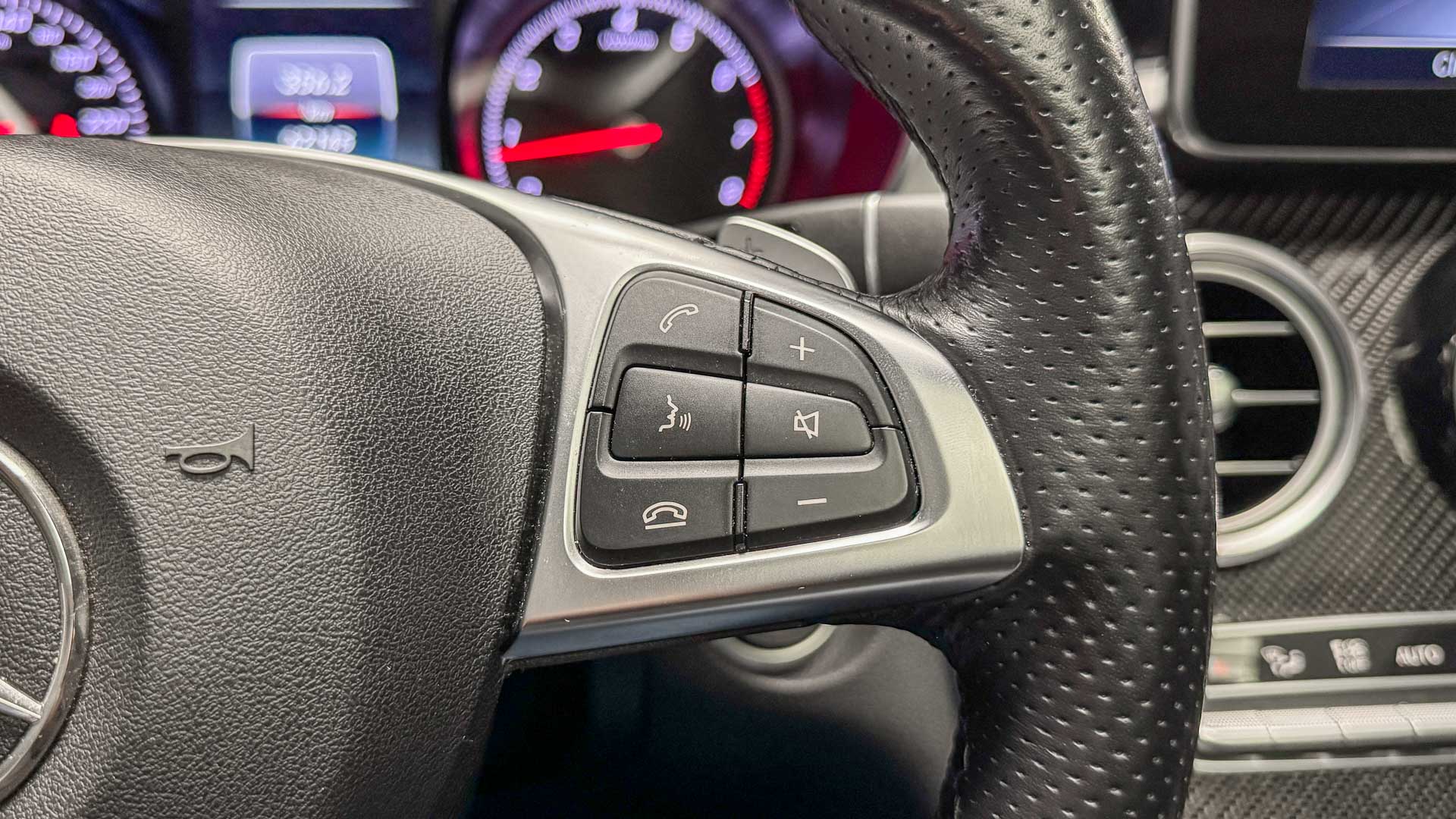 Mercedes-Benz Glc300 — foto 10 de 30