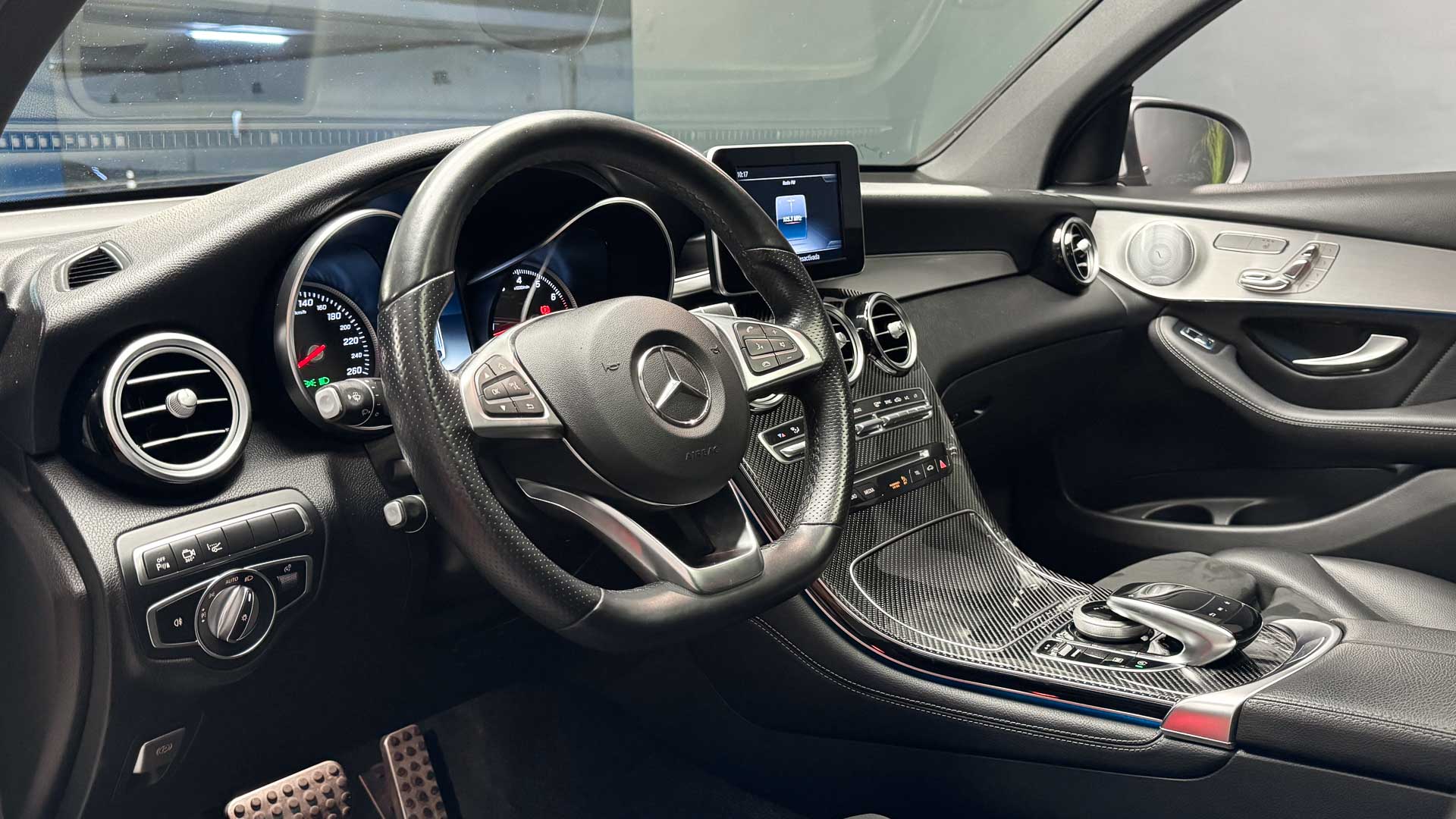 Mercedes-Benz Glc300 — foto 12 de 30