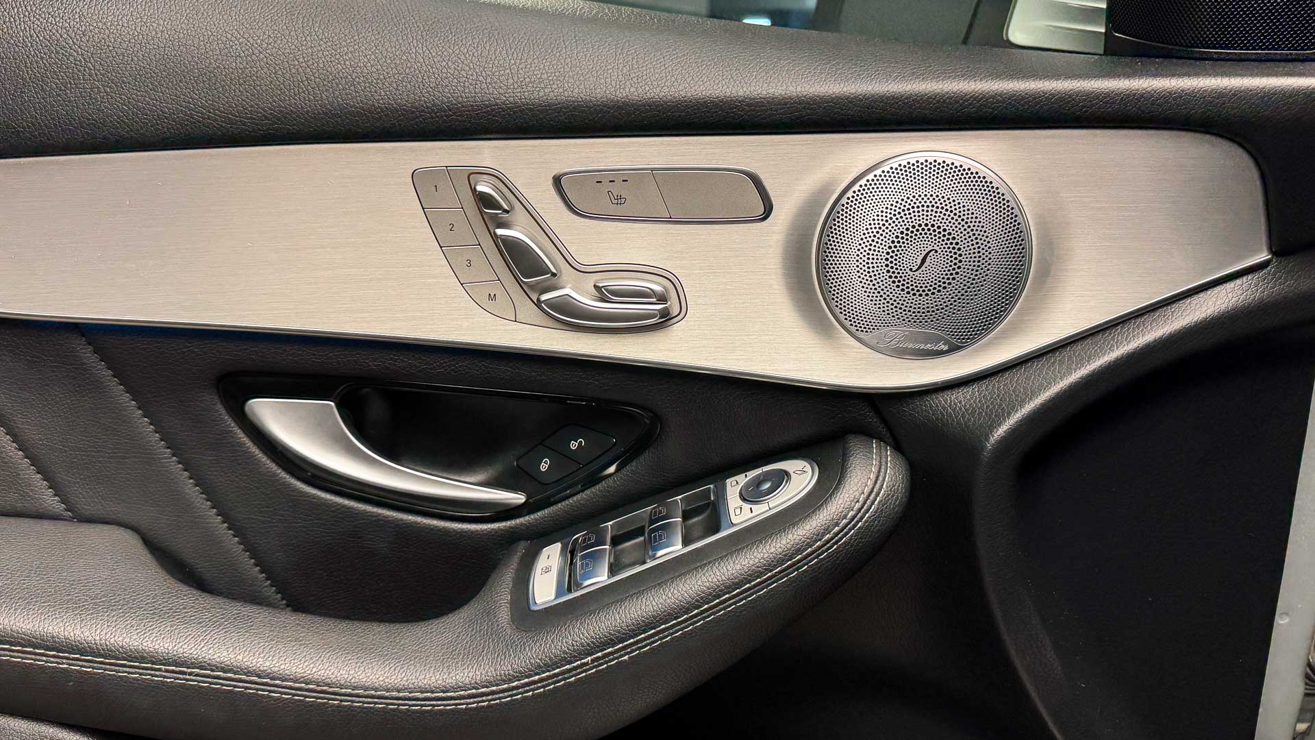 Mercedes-Benz Glc300 — foto 26 de 30