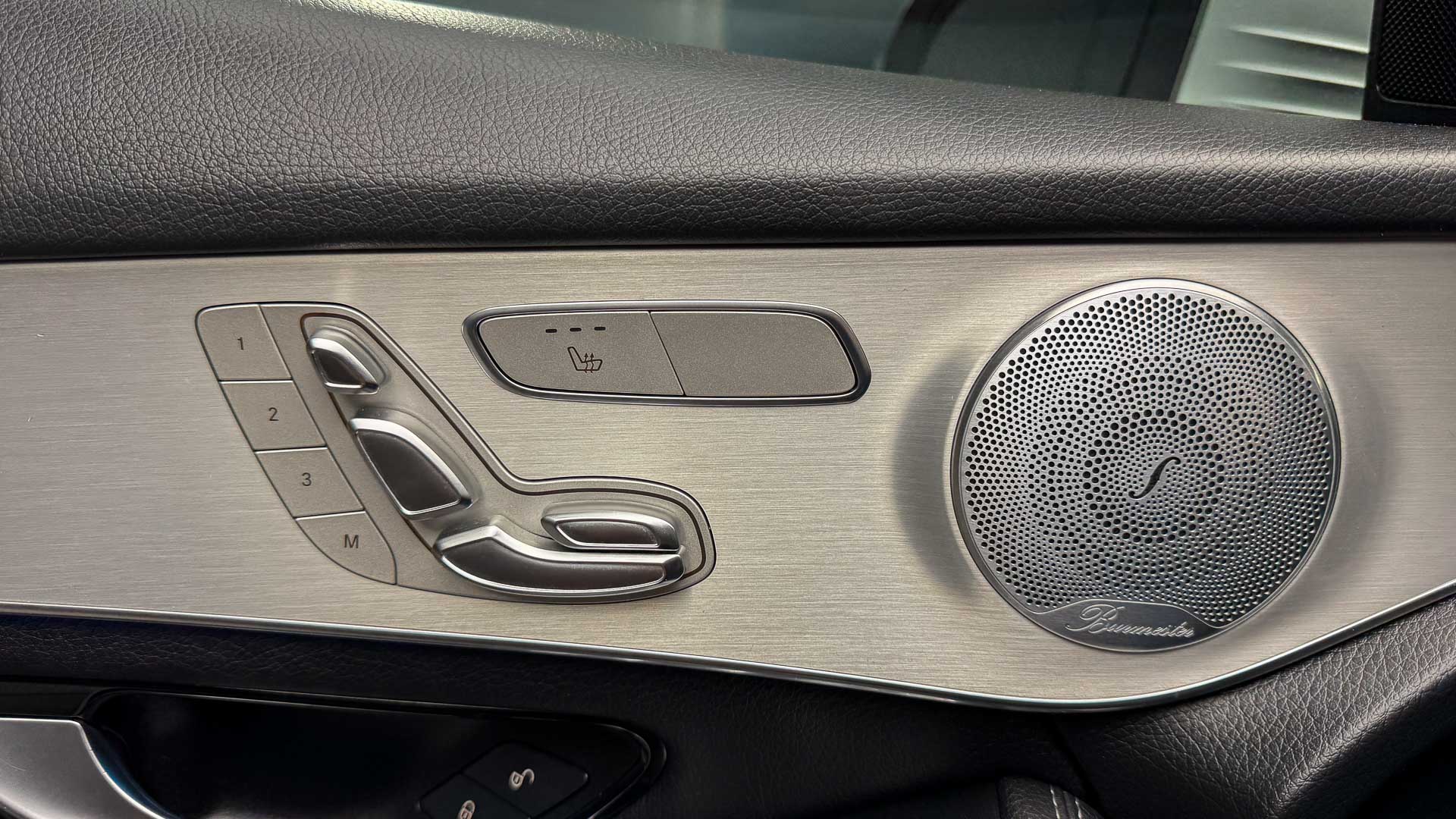 Mercedes-Benz Glc300 — foto 27 de 30