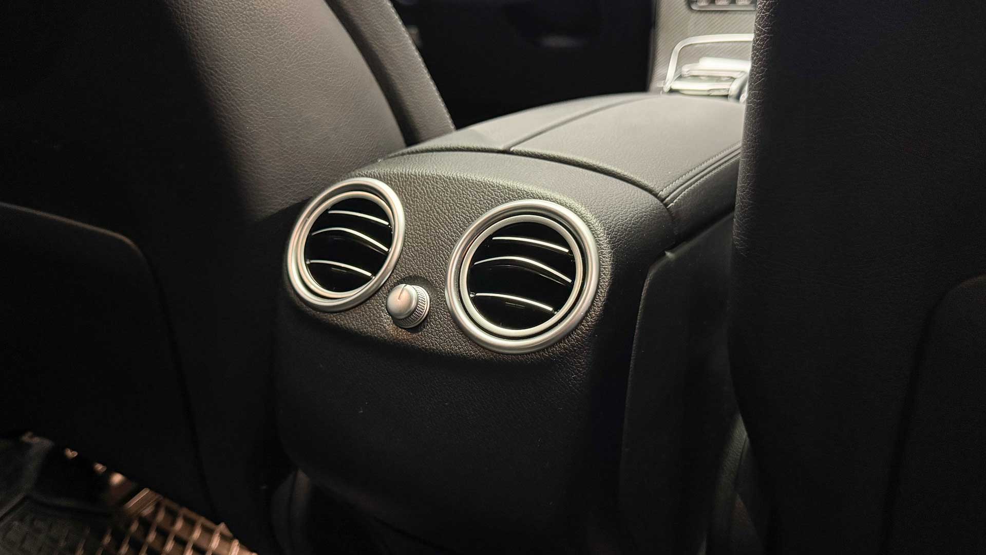 Mercedes-Benz Glc300 — foto 30 de 30