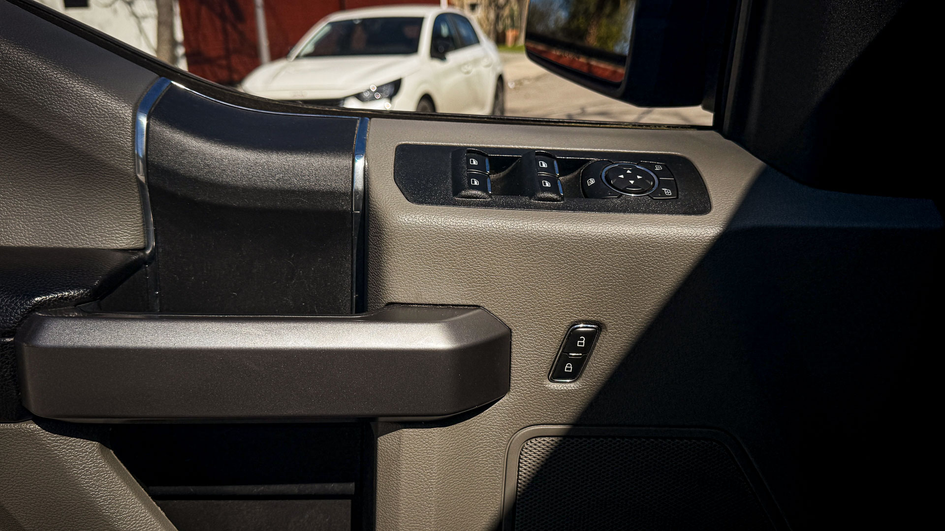 Ford F-150 — foto 23 de 25