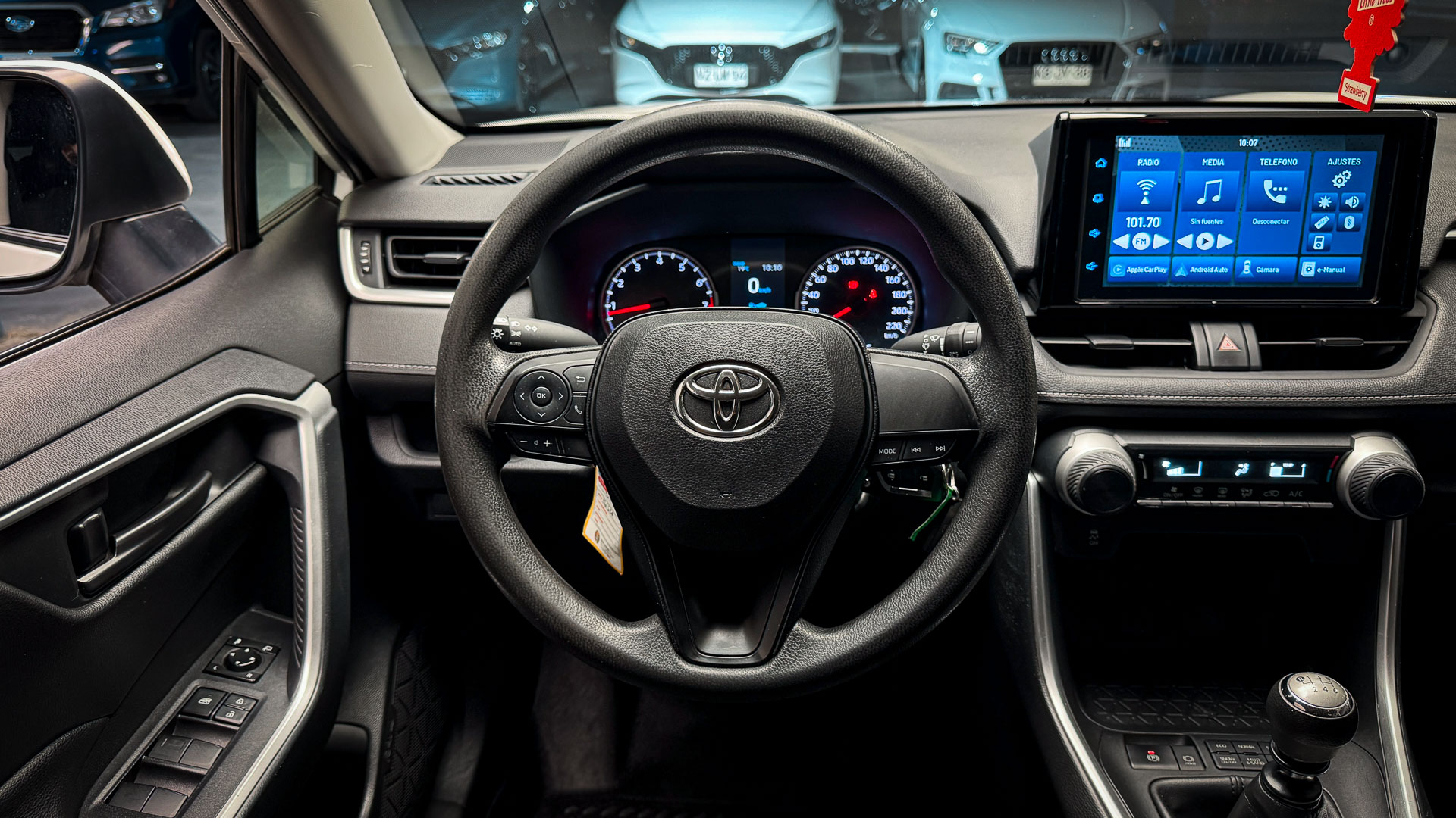 Toyota RAV4 — foto 12 de 24