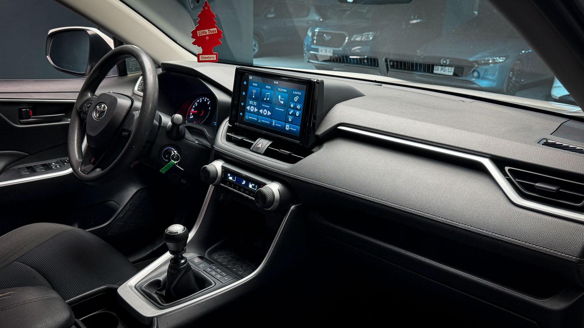 Toyota RAV4 — foto 13 de 24