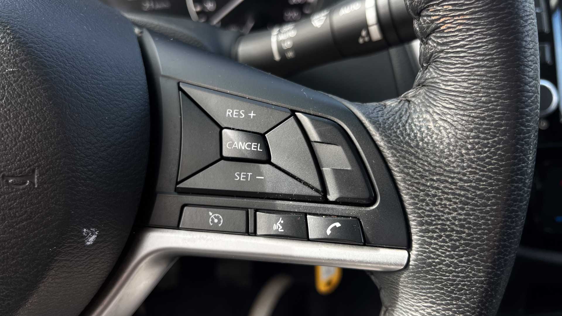 Nissan Navara — foto 10 de 24