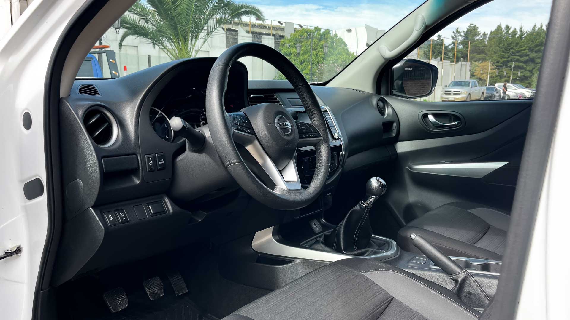 Nissan Navara — foto 11 de 24