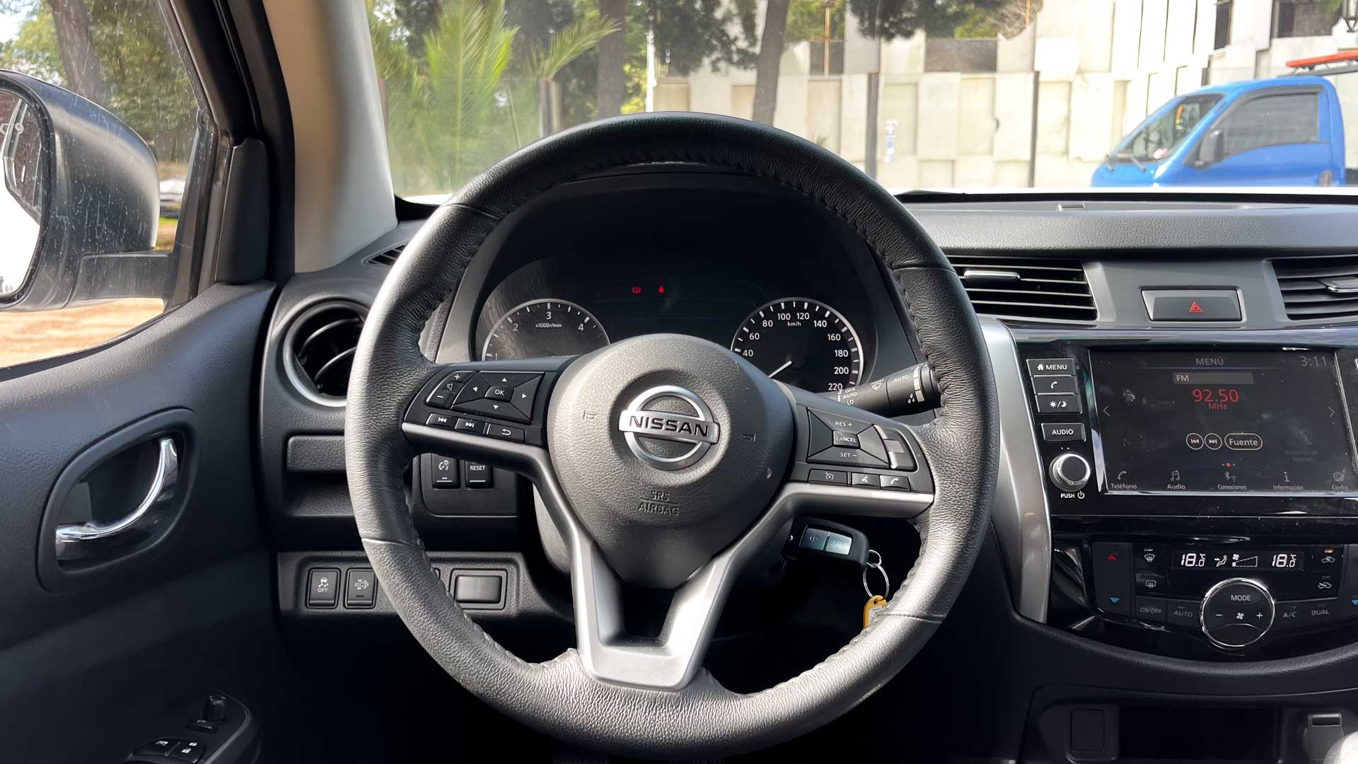 Nissan Navara — foto 12 de 24