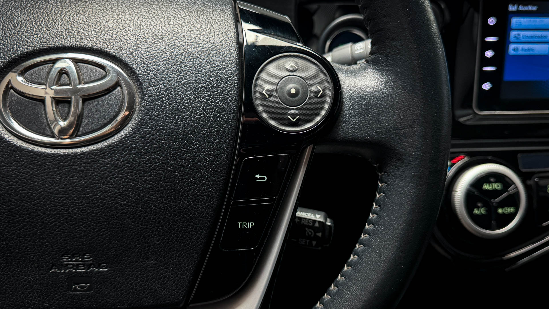 Toyota Prius C — foto 10 de 27