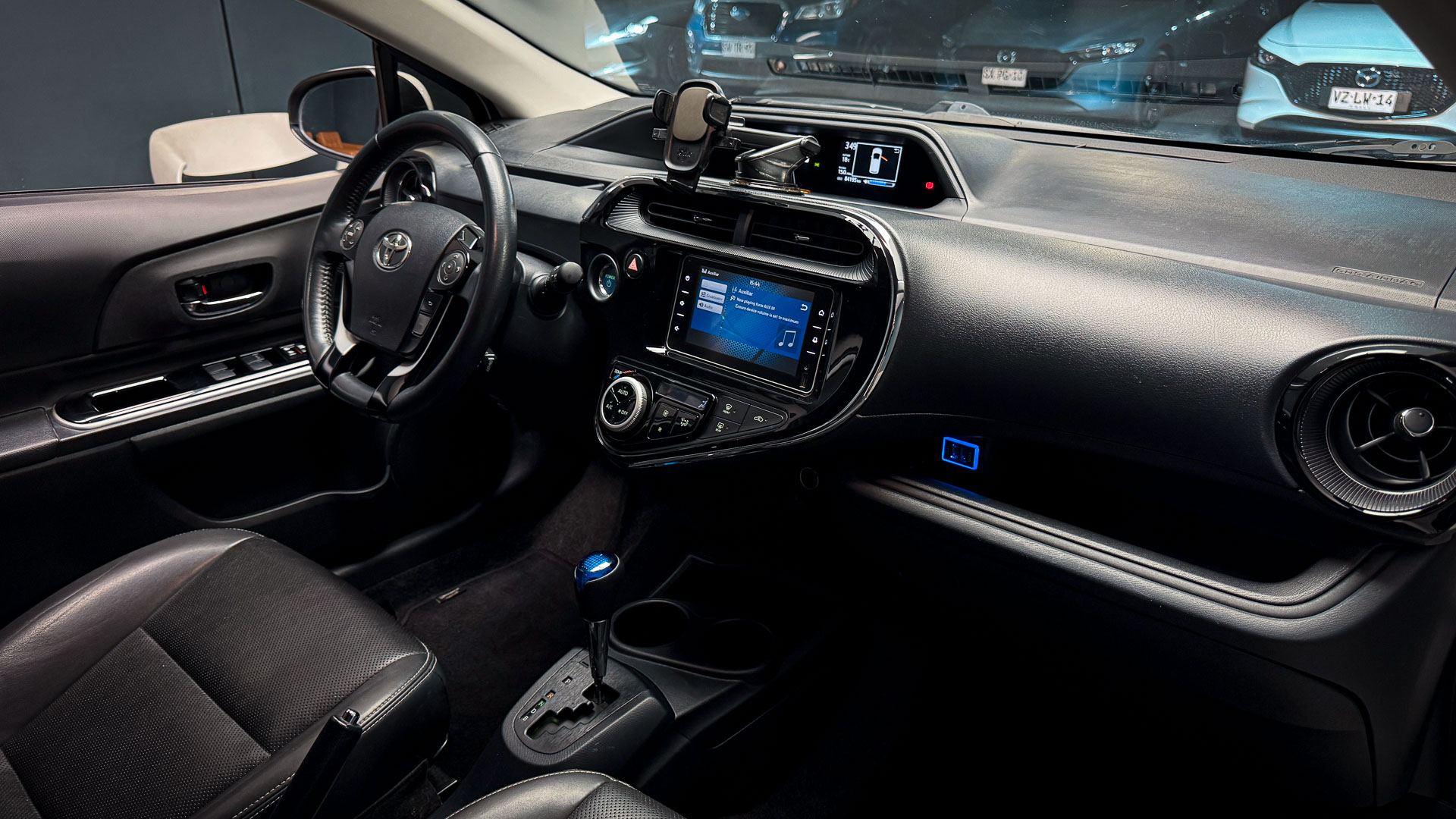 Toyota Prius C — foto 14 de 27