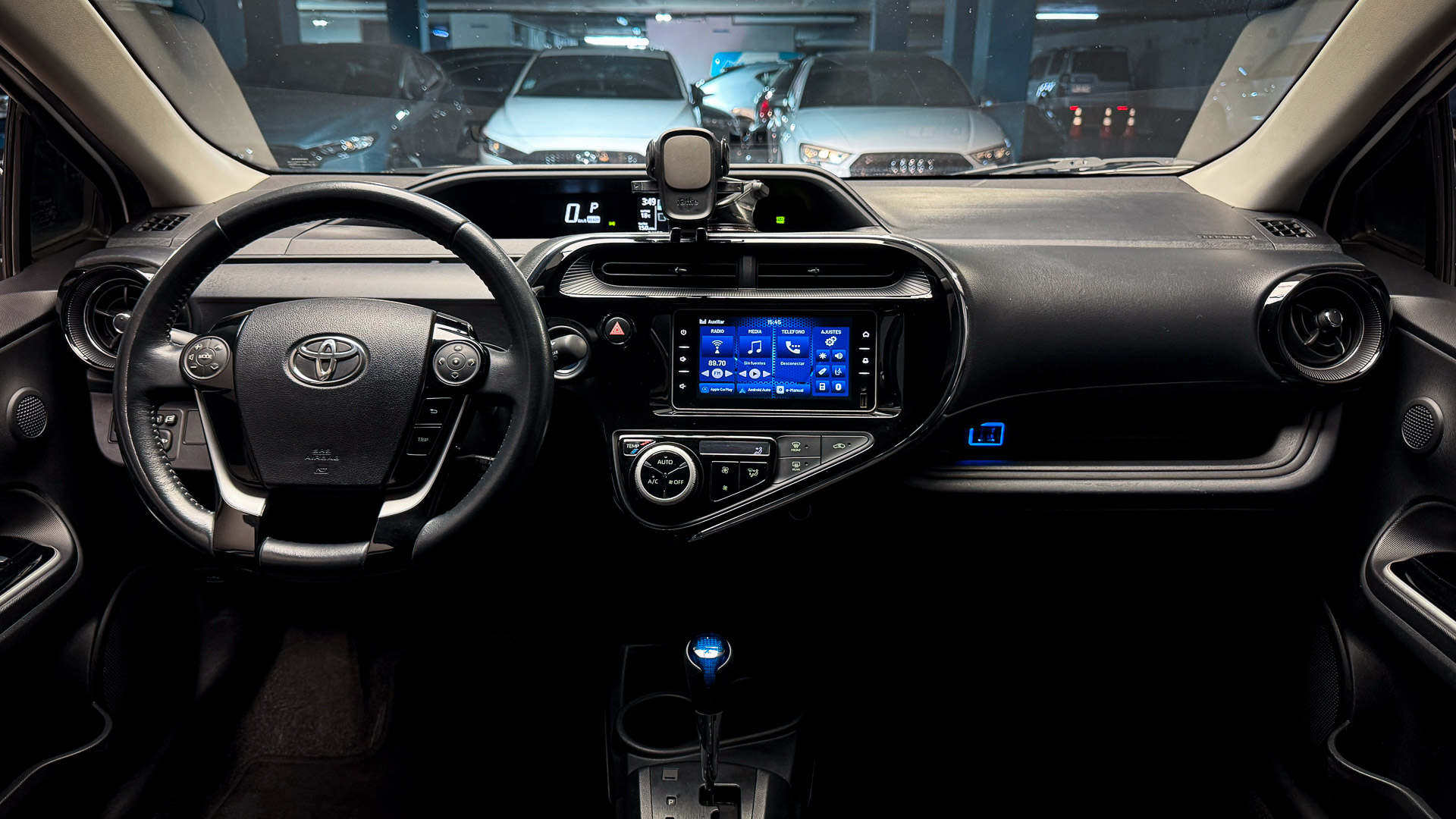 Toyota Prius C — foto 15 de 27