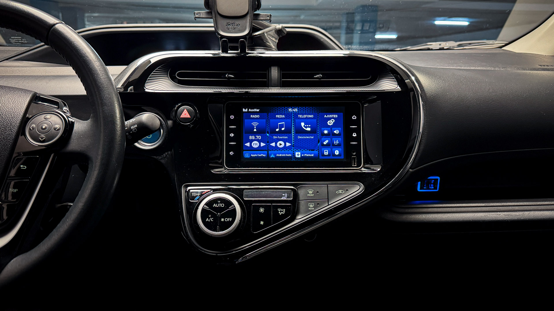 Toyota Prius C — foto 16 de 27