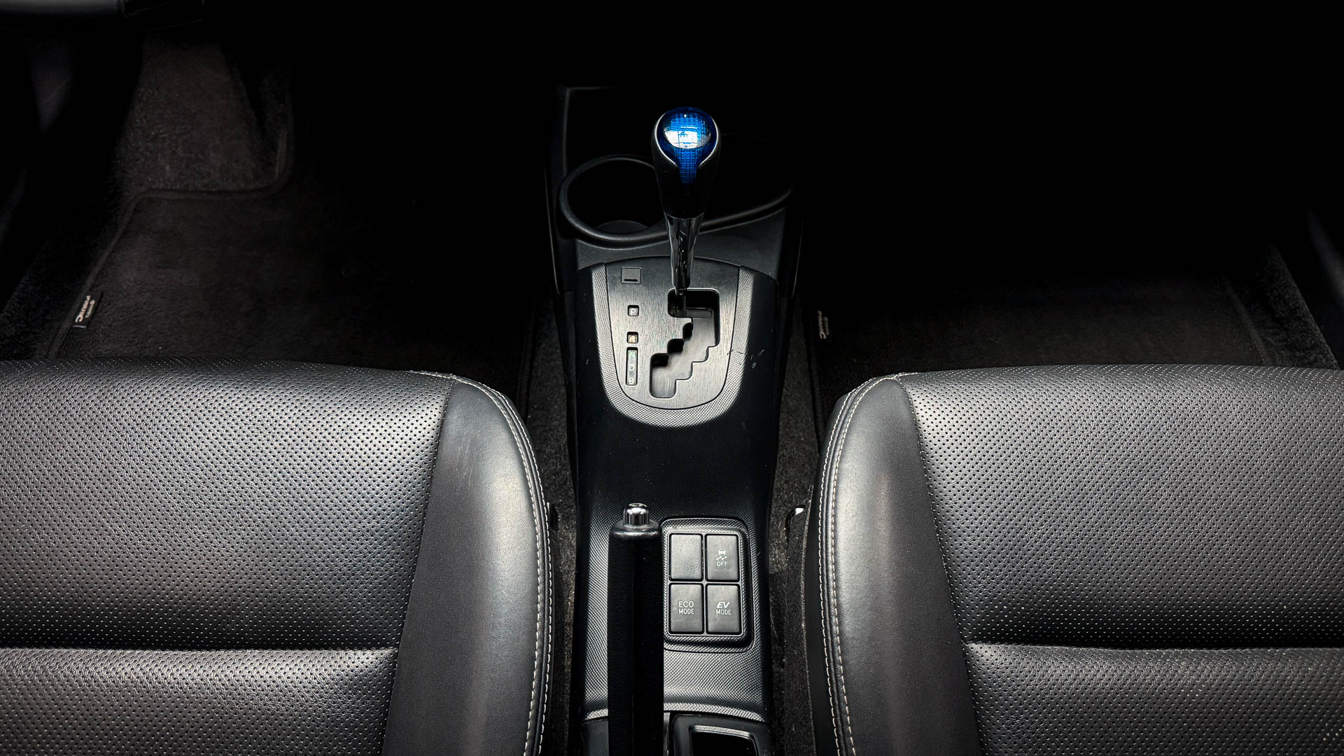 Toyota Prius C — foto 19 de 27