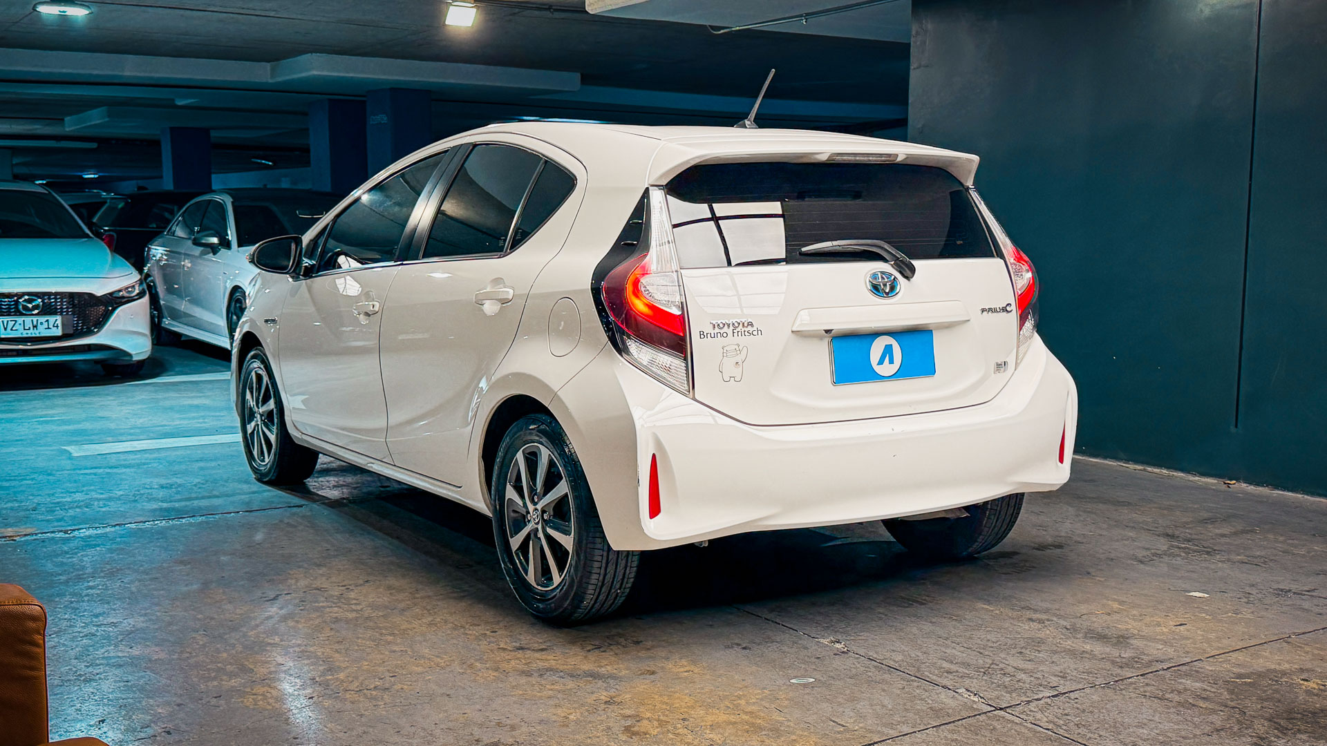 Toyota Prius C — foto 2 de 27