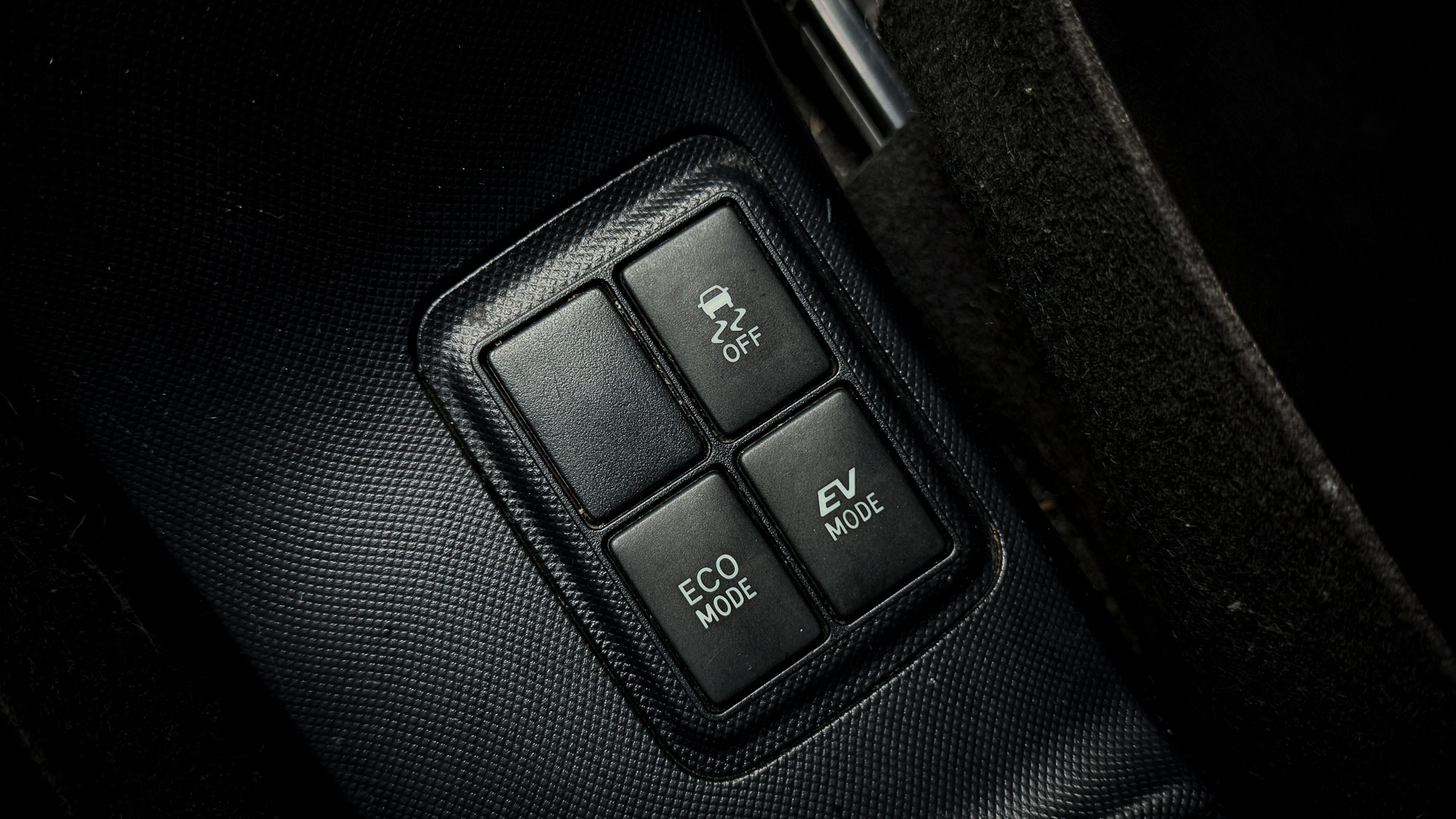Toyota Prius C — foto 20 de 27