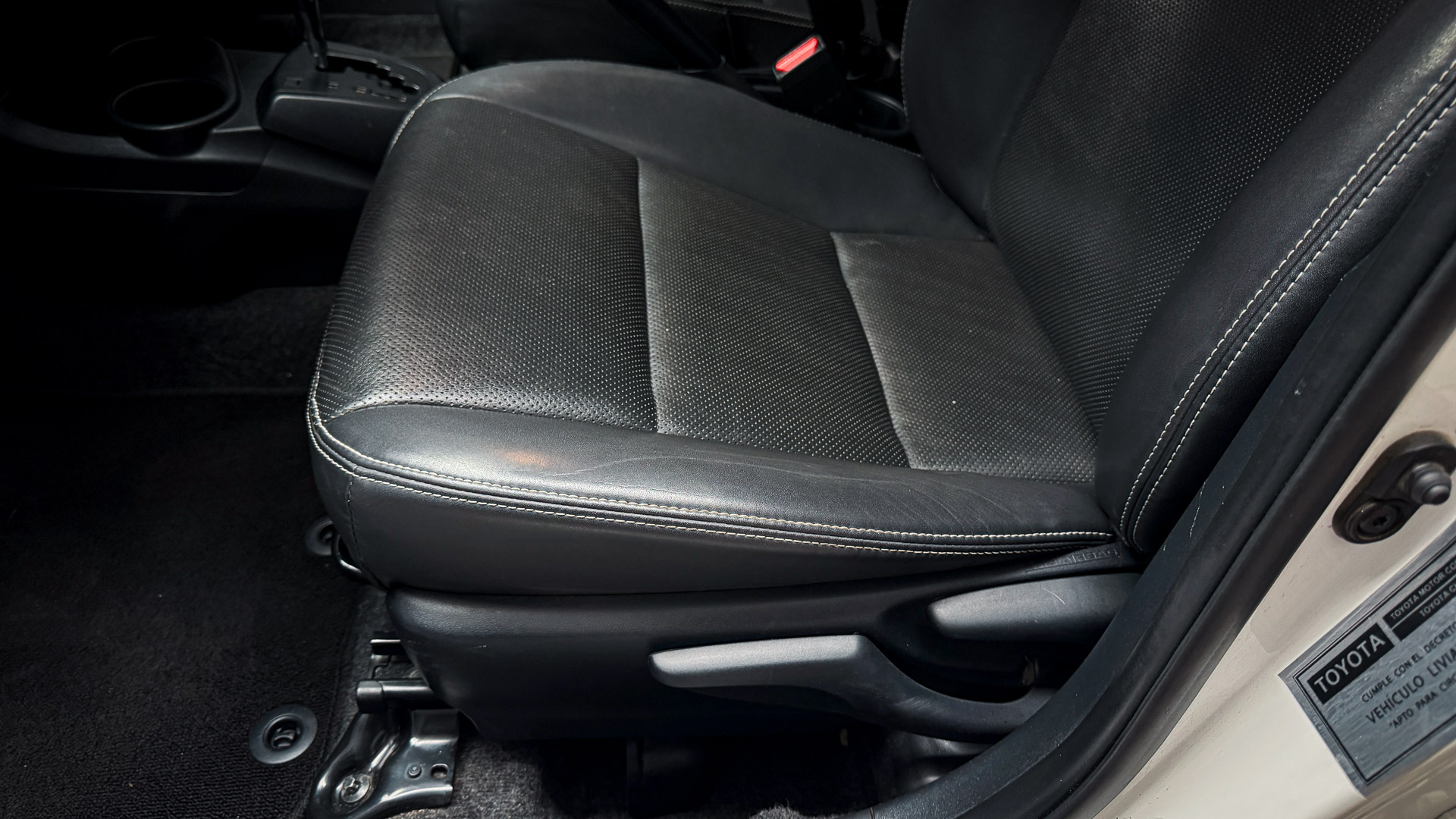 Toyota Prius C — foto 23 de 27