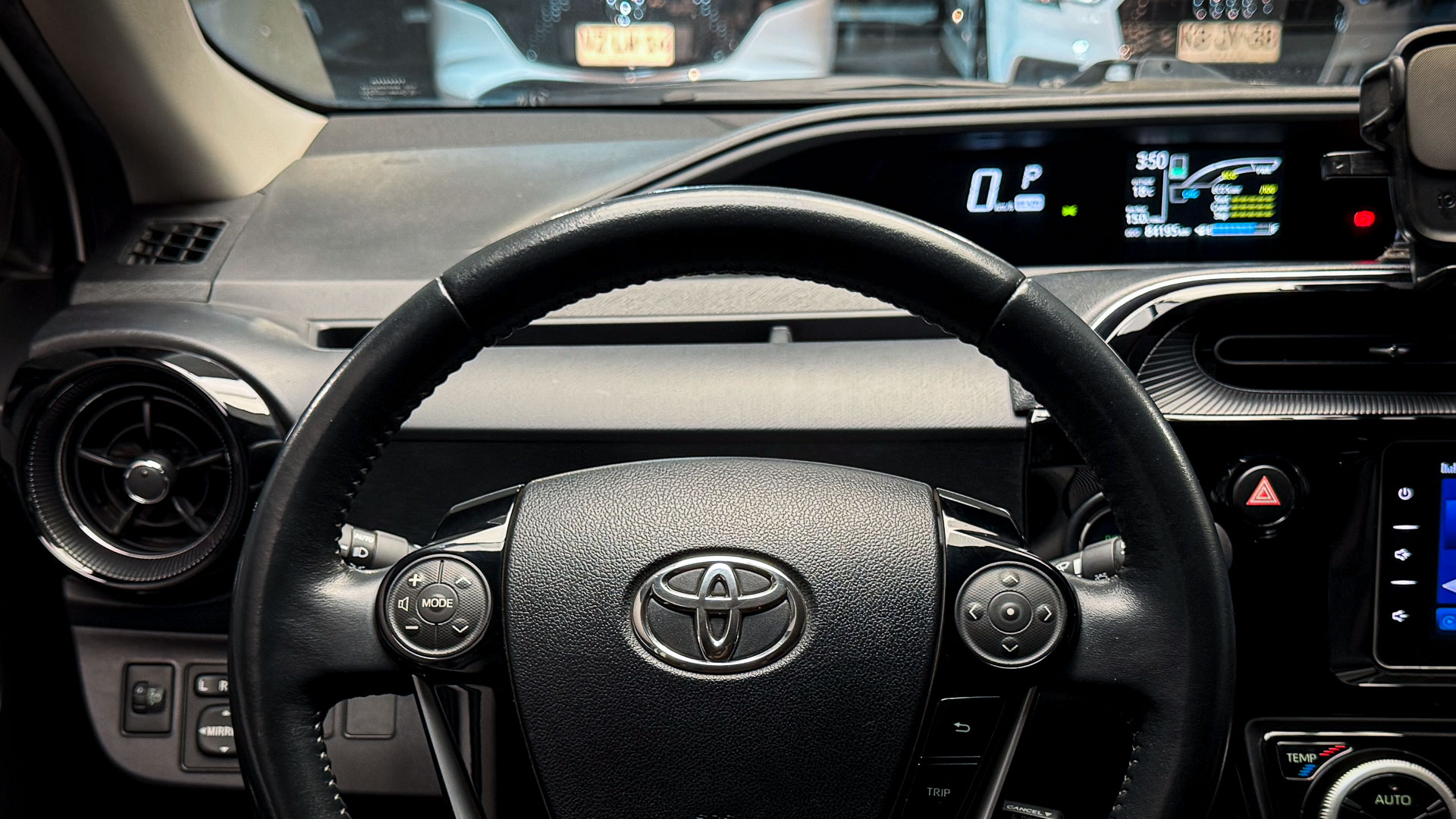 Toyota Prius C — foto 7 de 27