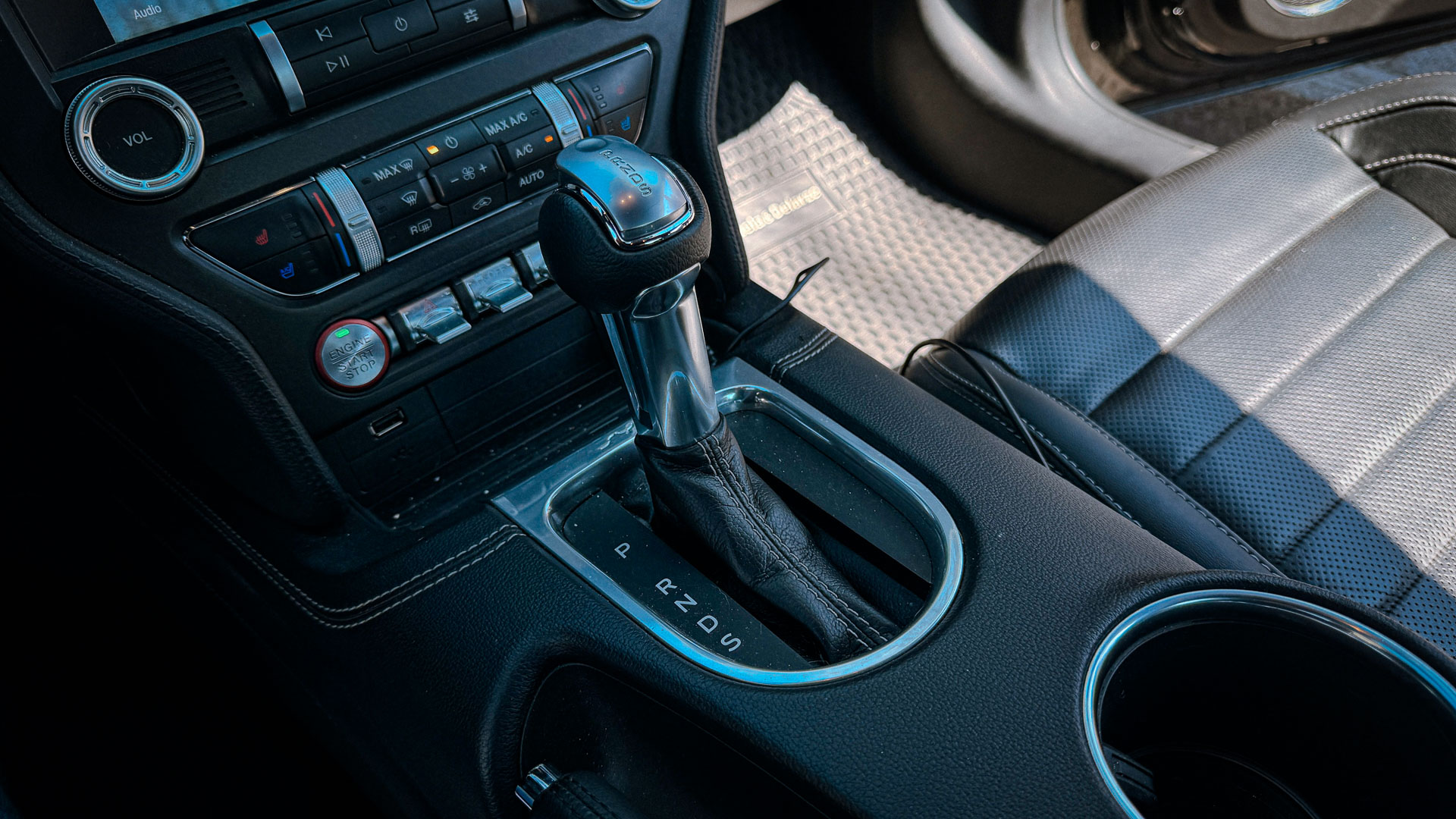 Ford Mustang — foto 19 de 27